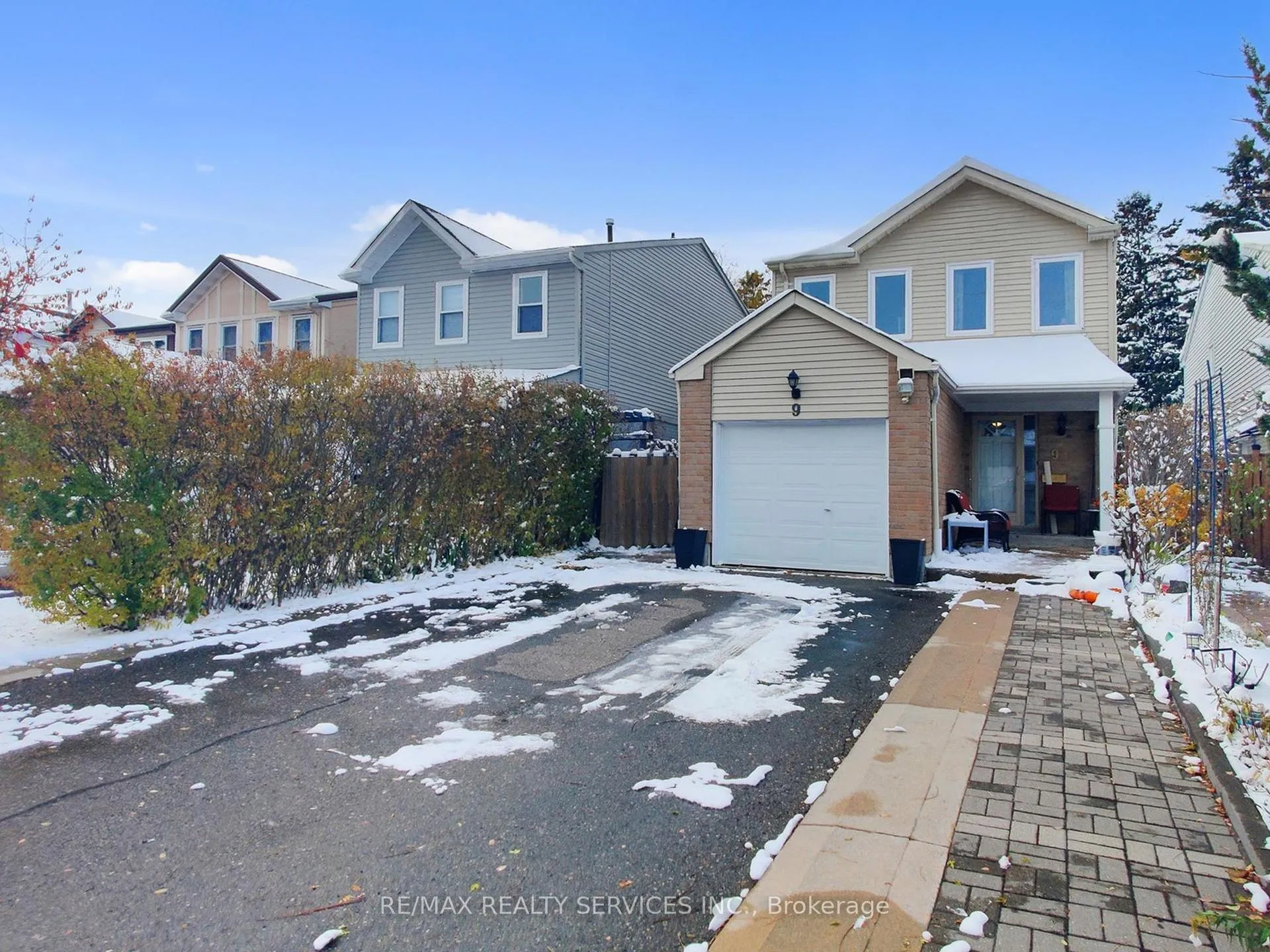 Photo 3 of 9 Malabar Crescent, Brampton, Central Park — HOMEH
