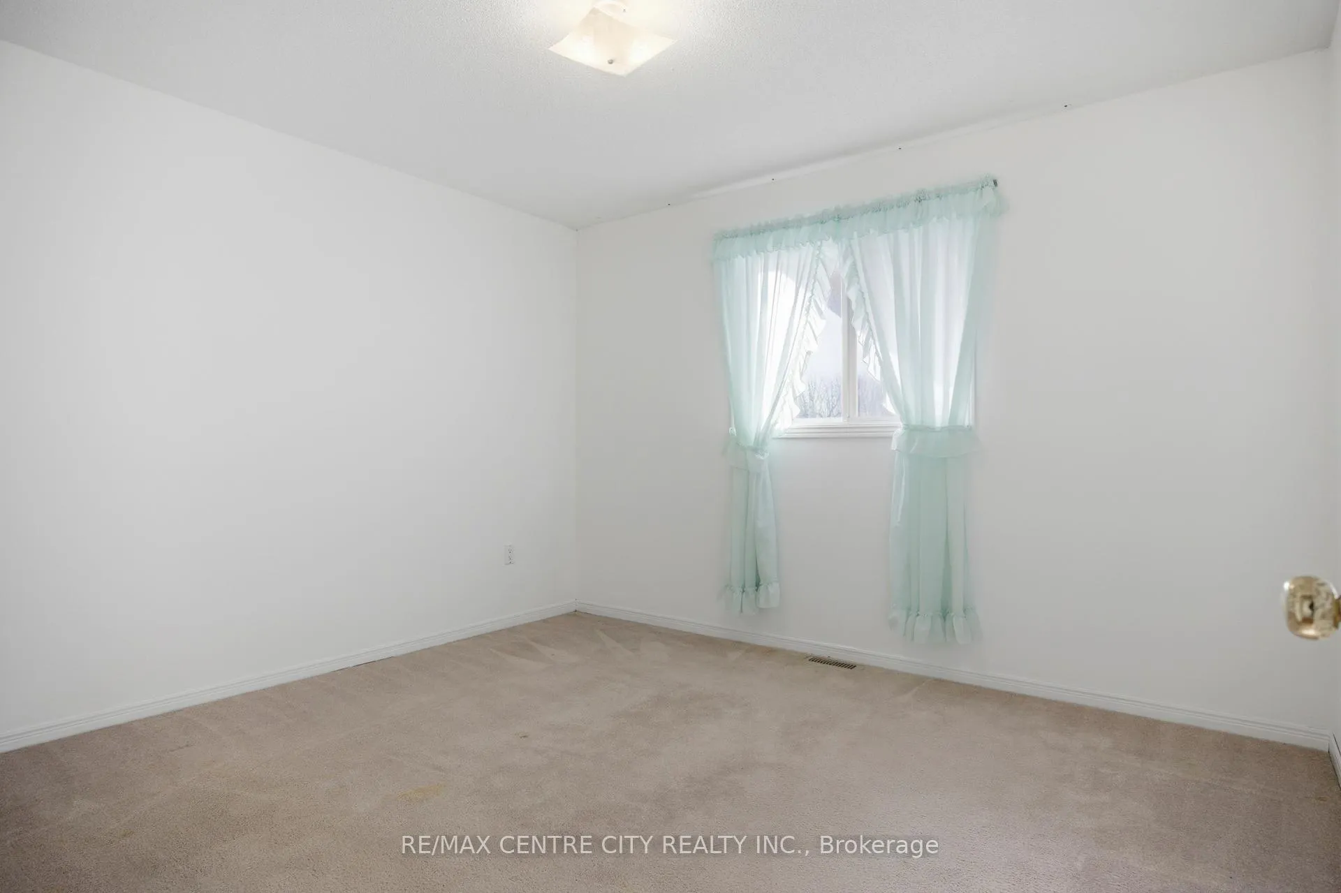 Photo 9 of 14 Juno Drive, St. Thomas — HOMEH