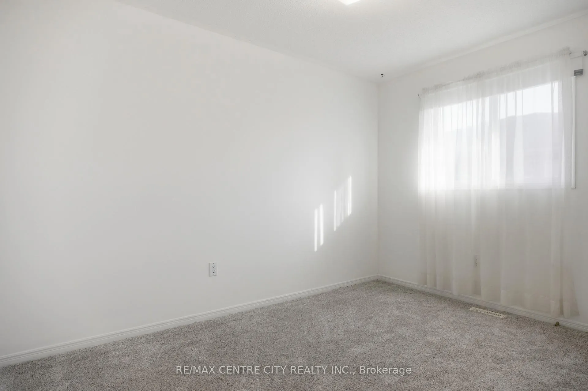 Photo 10 of 14 Juno Drive, St. Thomas — HOMEH
