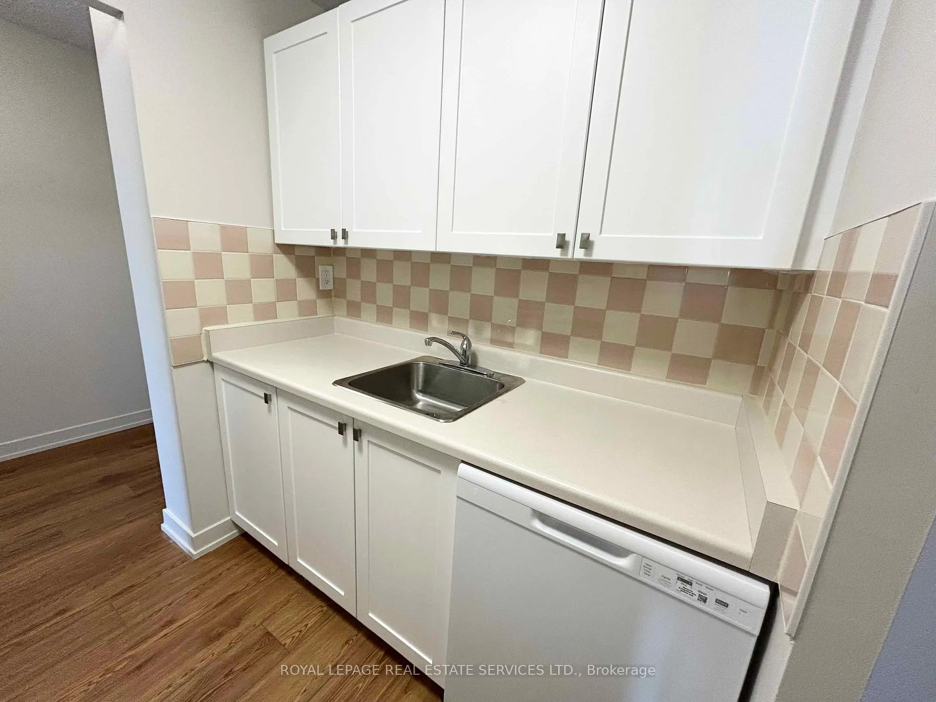 Photo 6 of Unit 807, 82 Millside Drive, Milton, Old Milton — HOMEH