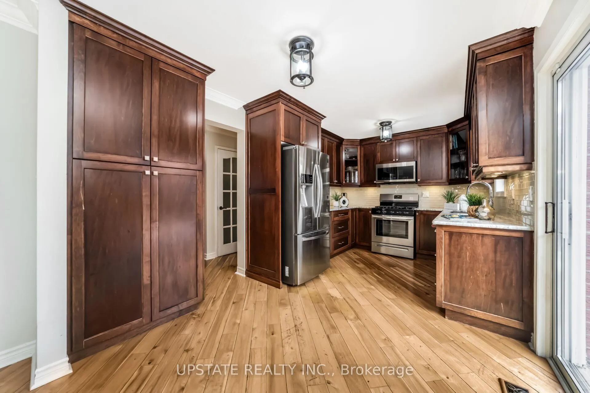 Photo 9 of 7 Birchway Place, Halton Hills, Acton — HOMEH