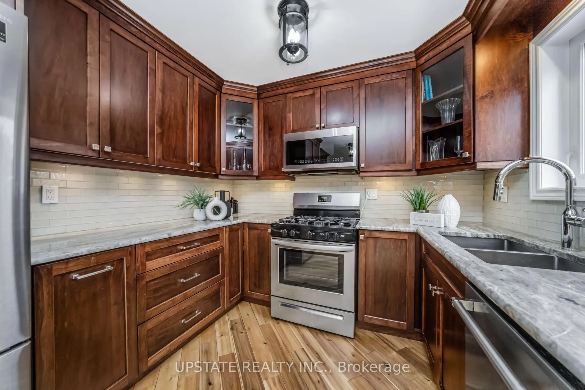 Photo 10 of 7 Birchway Place, Halton Hills, Acton — HOMEH
