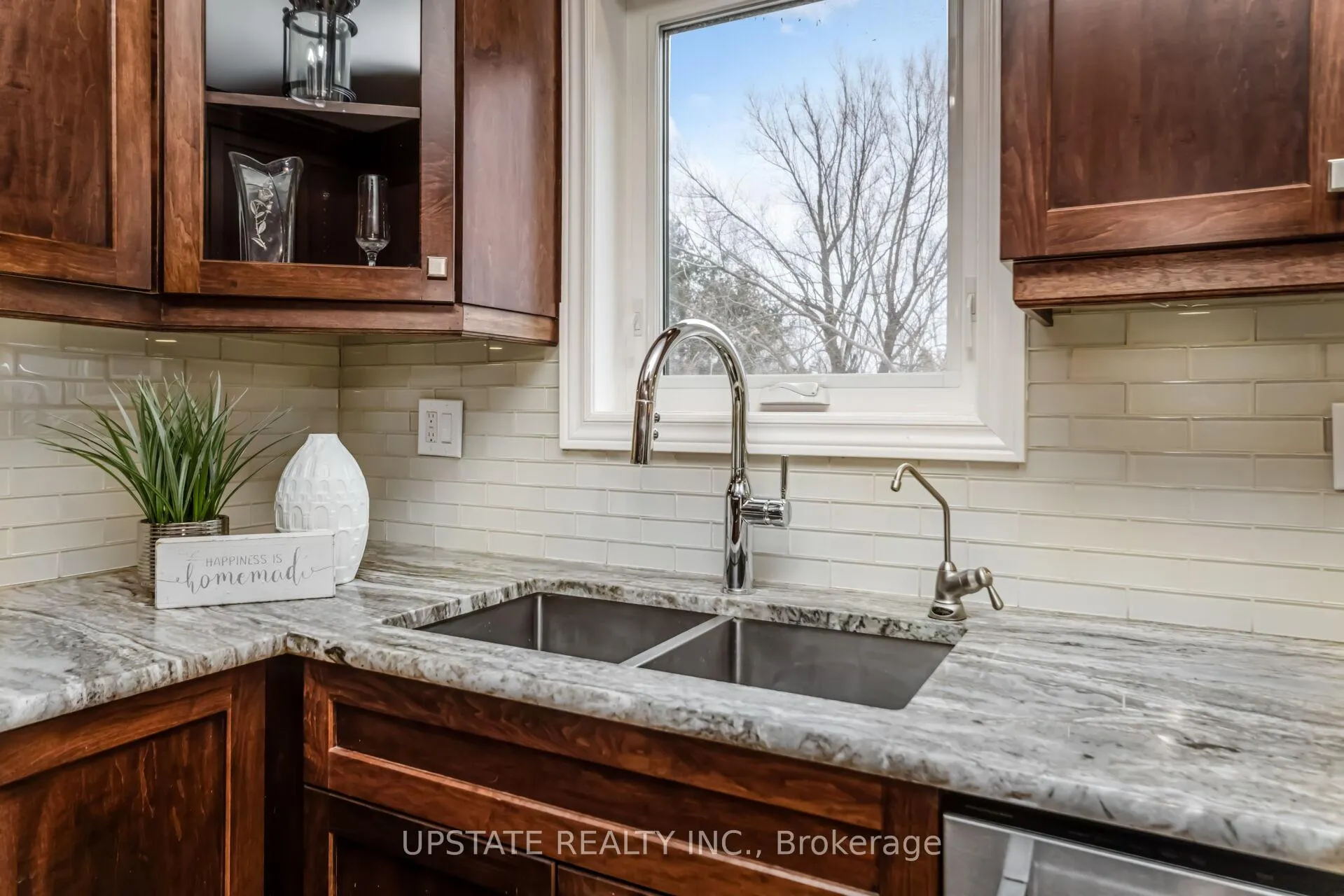 Photo 11 of 7 Birchway Place, Halton Hills, Acton — HOMEH