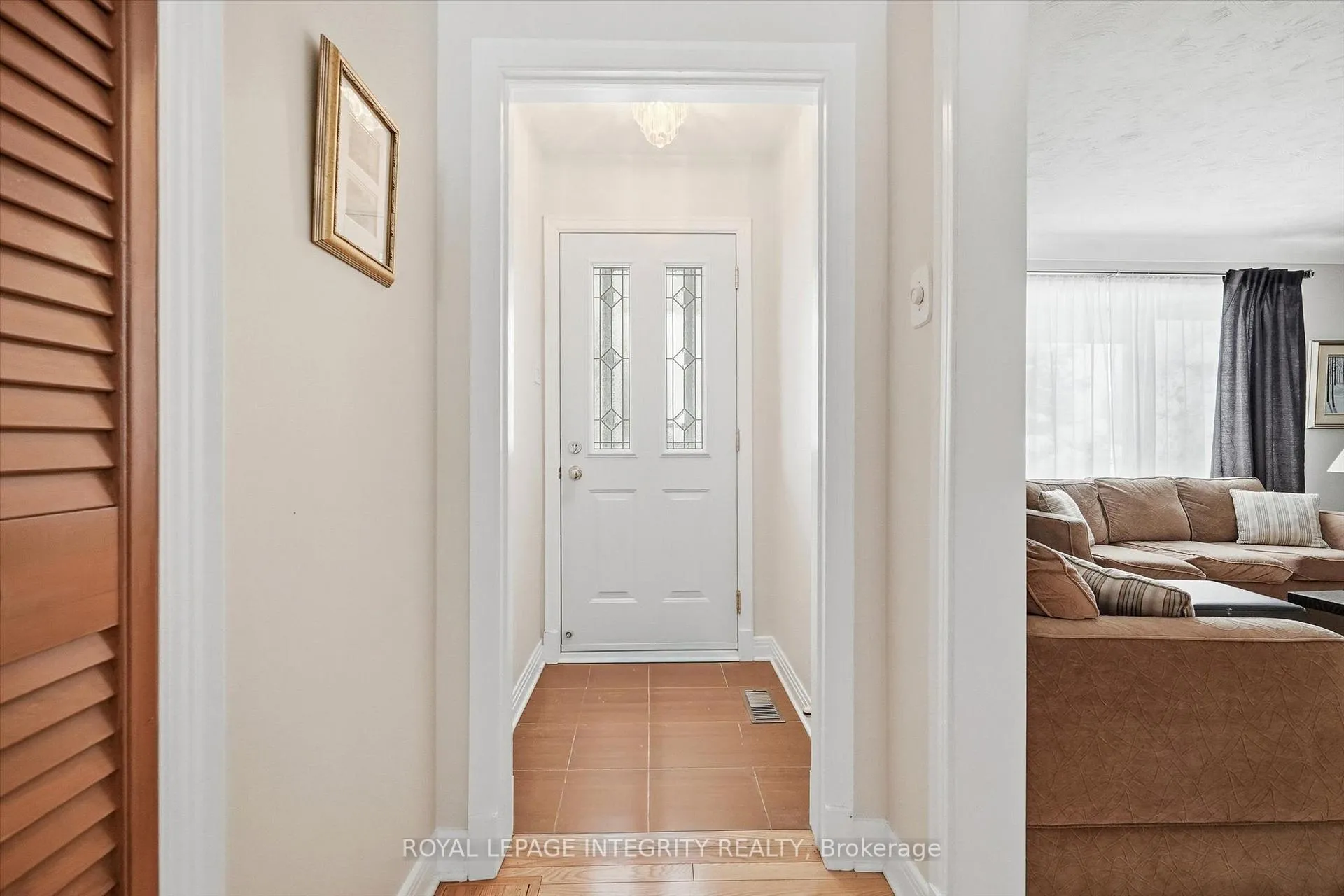 Photo 5 of 39 Appleford Street, Ottawa, Cardinal Heights — HOMEH