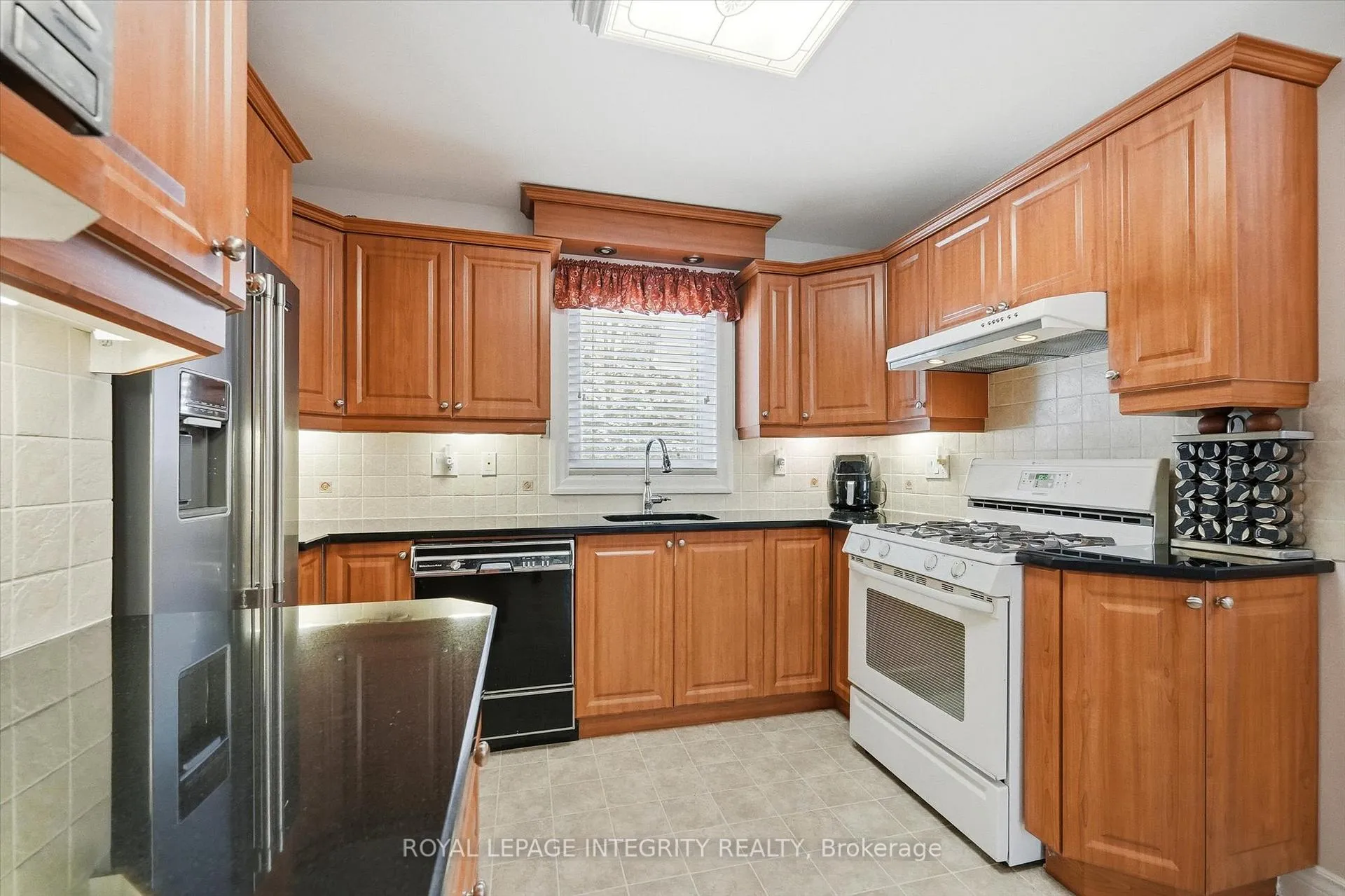 Photo 11 of 39 Appleford Street, Ottawa, Cardinal Heights — HOMEH