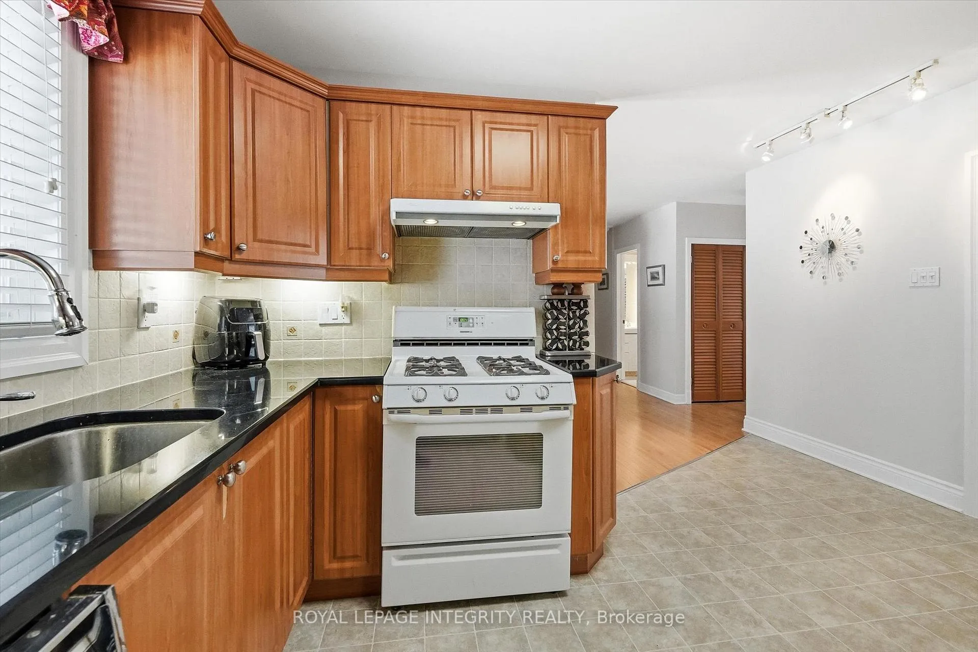 Photo 13 of 39 Appleford Street, Ottawa, Cardinal Heights — HOMEH