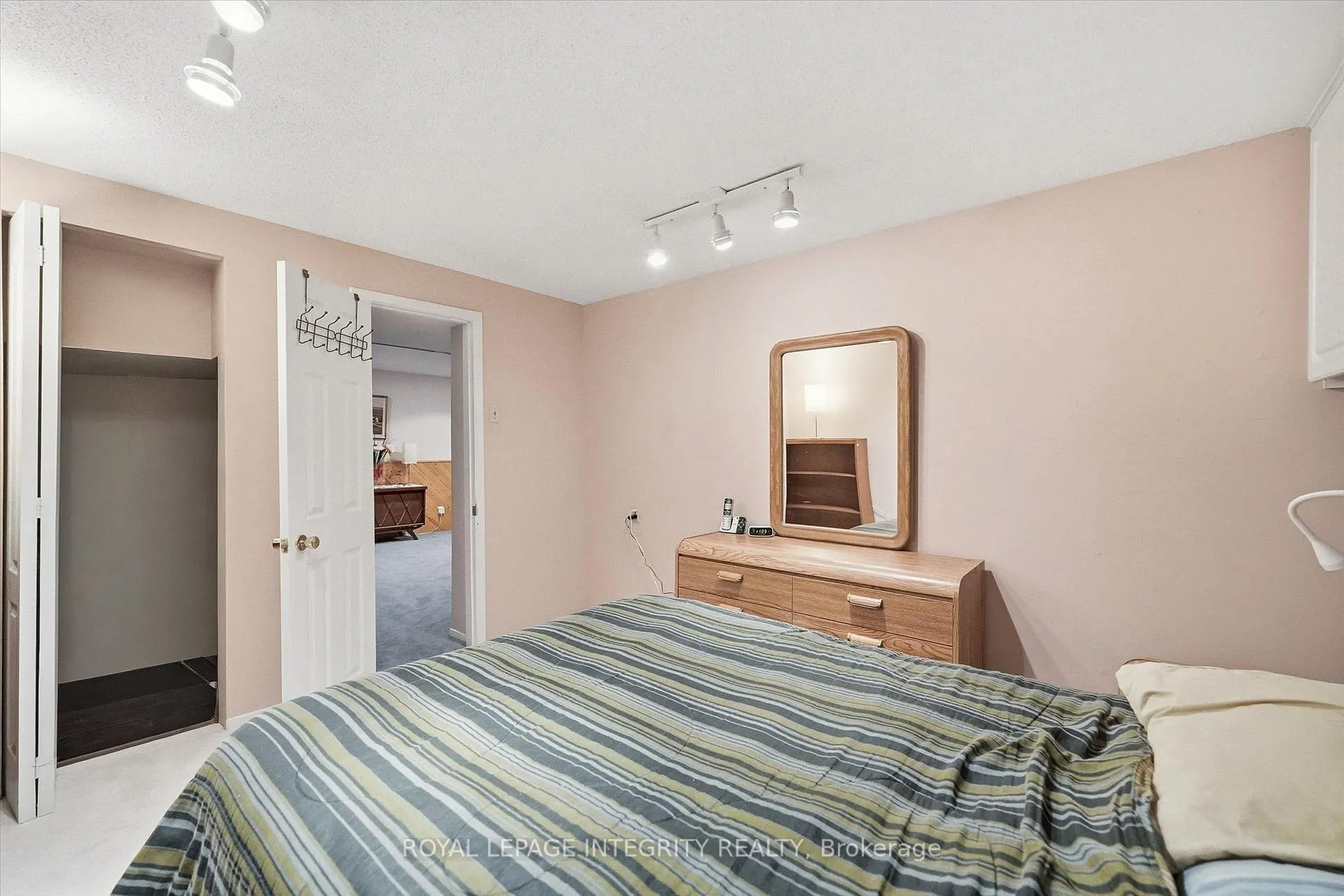 Photo 30 of 39 Appleford Street, Ottawa, Cardinal Heights — HOMEH