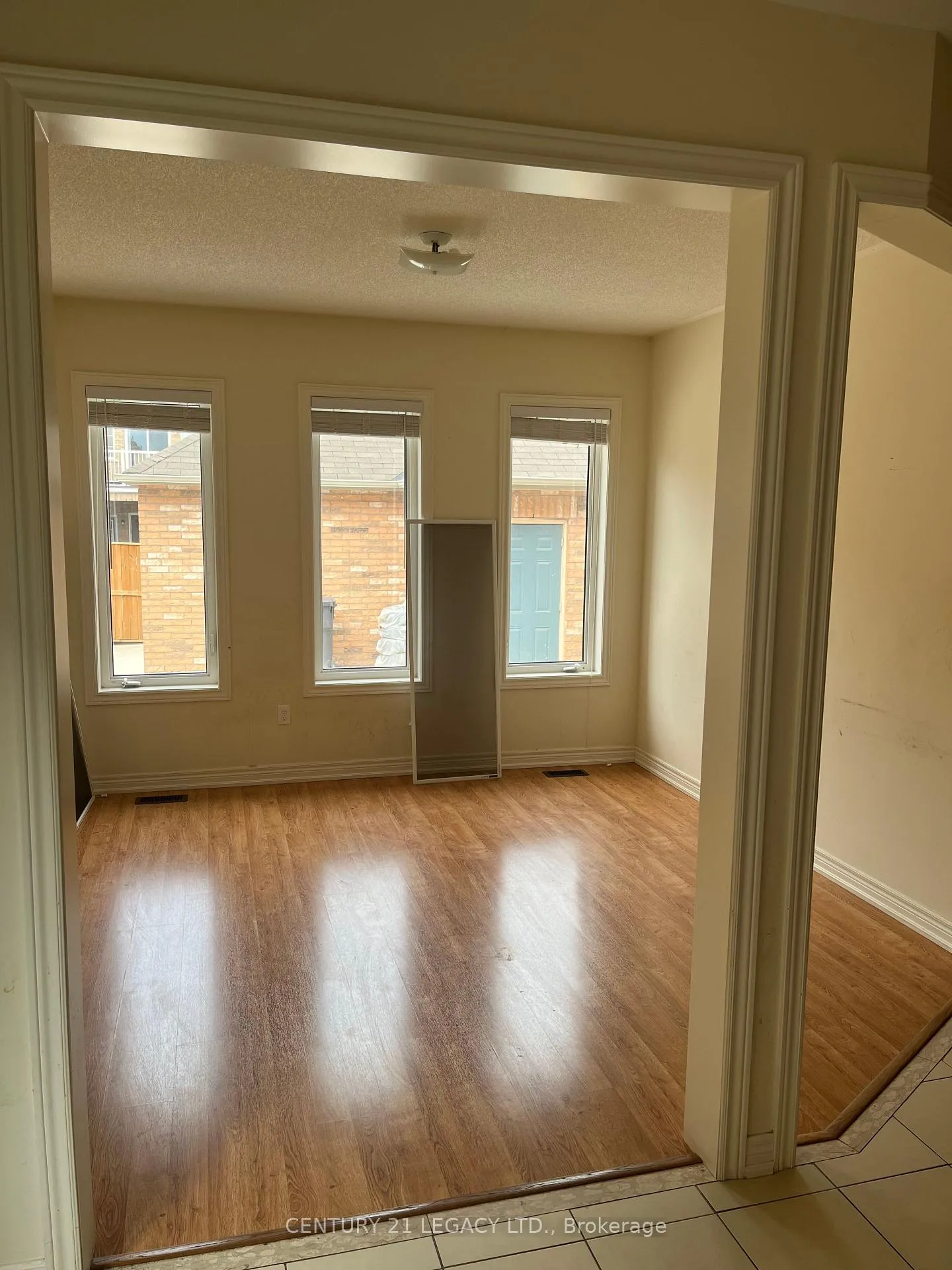 Photo 4 of 16 Saint Dennis Road, Brampton, Sandringham-Wellington North — HOMEH