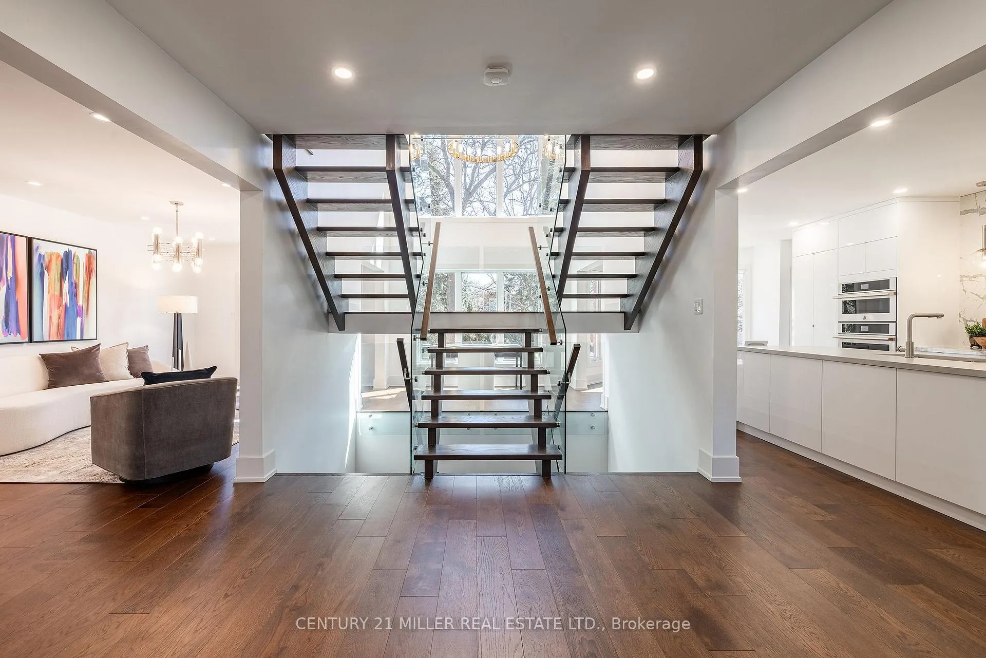 Photo 4 of 1036 Masters Green, Oakville, Glen Abbey — HOMEH