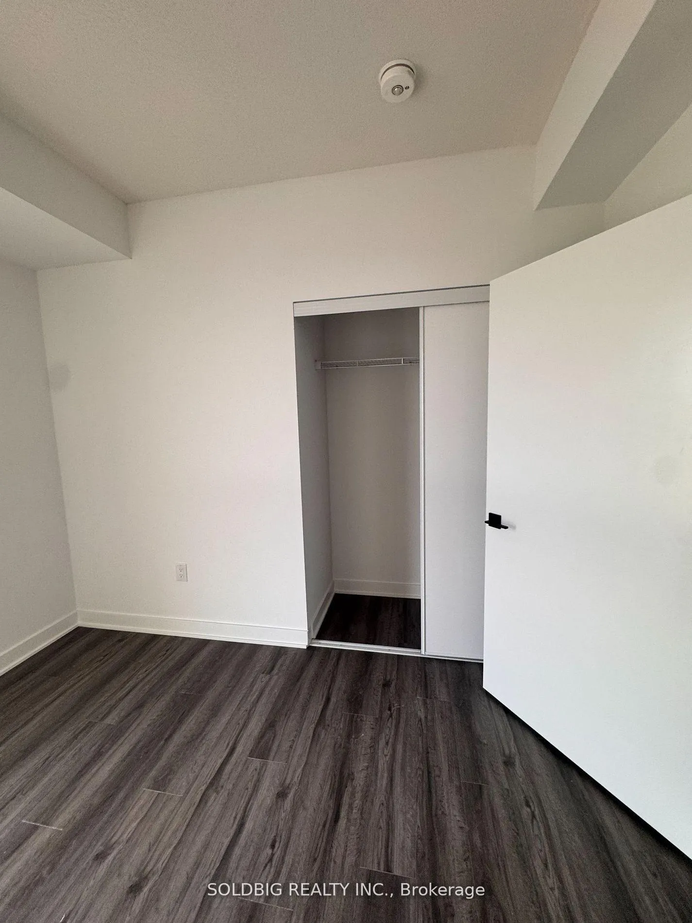 Photo 6 of Unit 917, 2782 Barton Street E, Hamilton, Riverdale — HOMEH