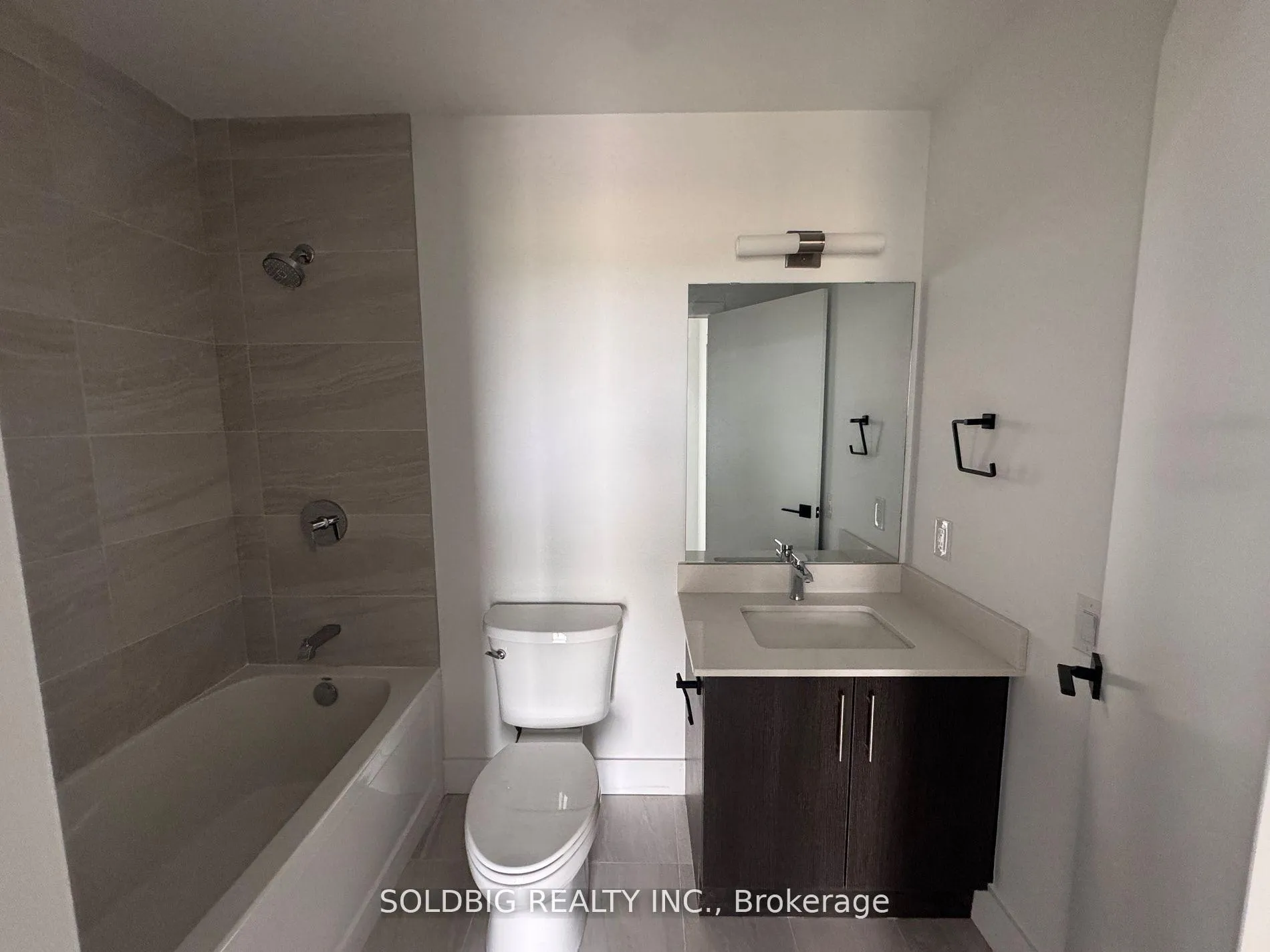 Photo 18 of Unit 917, 2782 Barton Street E, Hamilton, Riverdale — HOMEH