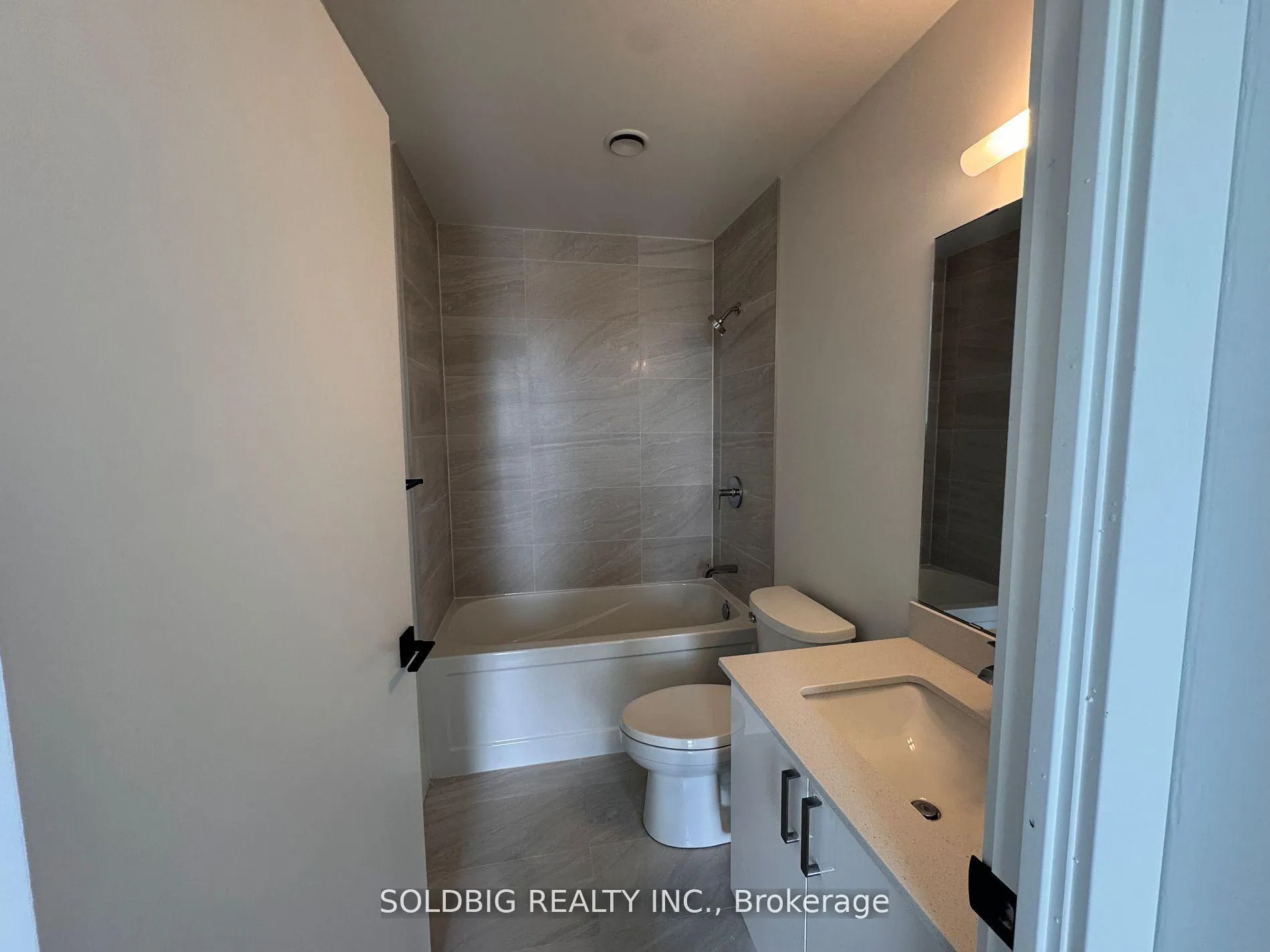 Photo 24 of Unit 917, 2782 Barton Street E, Hamilton, Riverdale — HOMEH