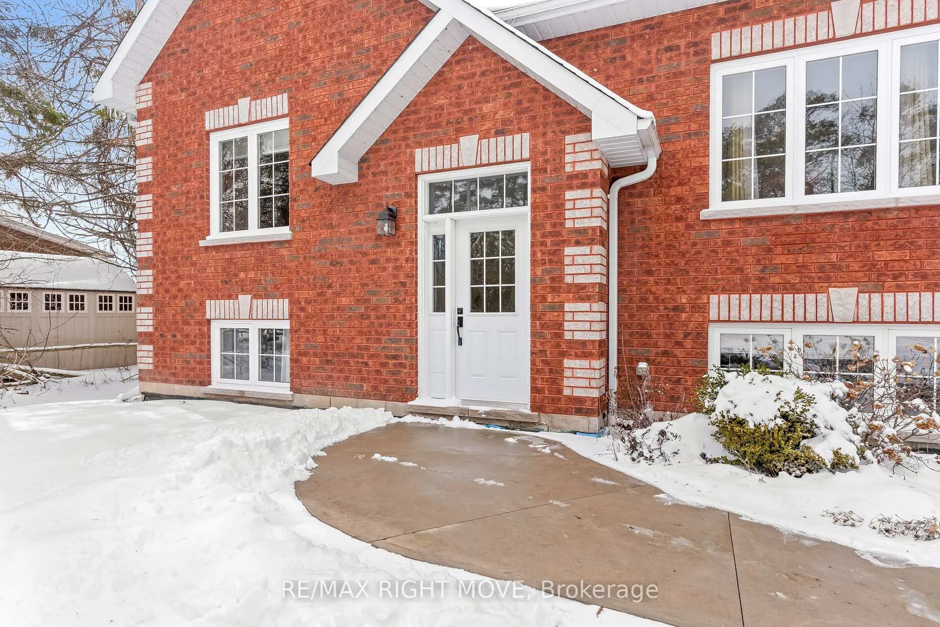 Photo 5 of 104 Ethel Park Road, Brock, Beaverton — HOMEH