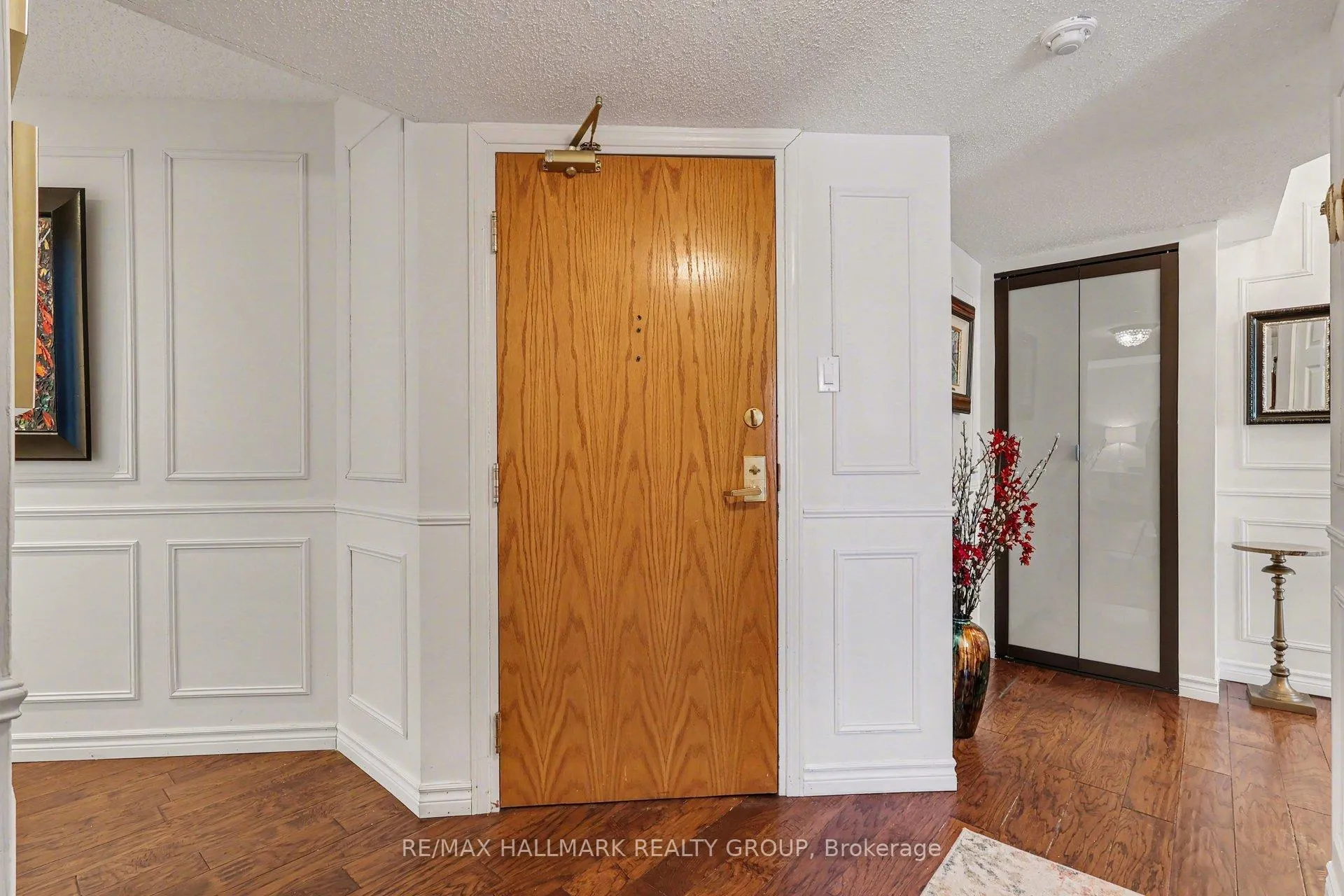 Photo 3 of Unit 301B, 995 North River Road, Ottawa, Overbrook — HOMEH