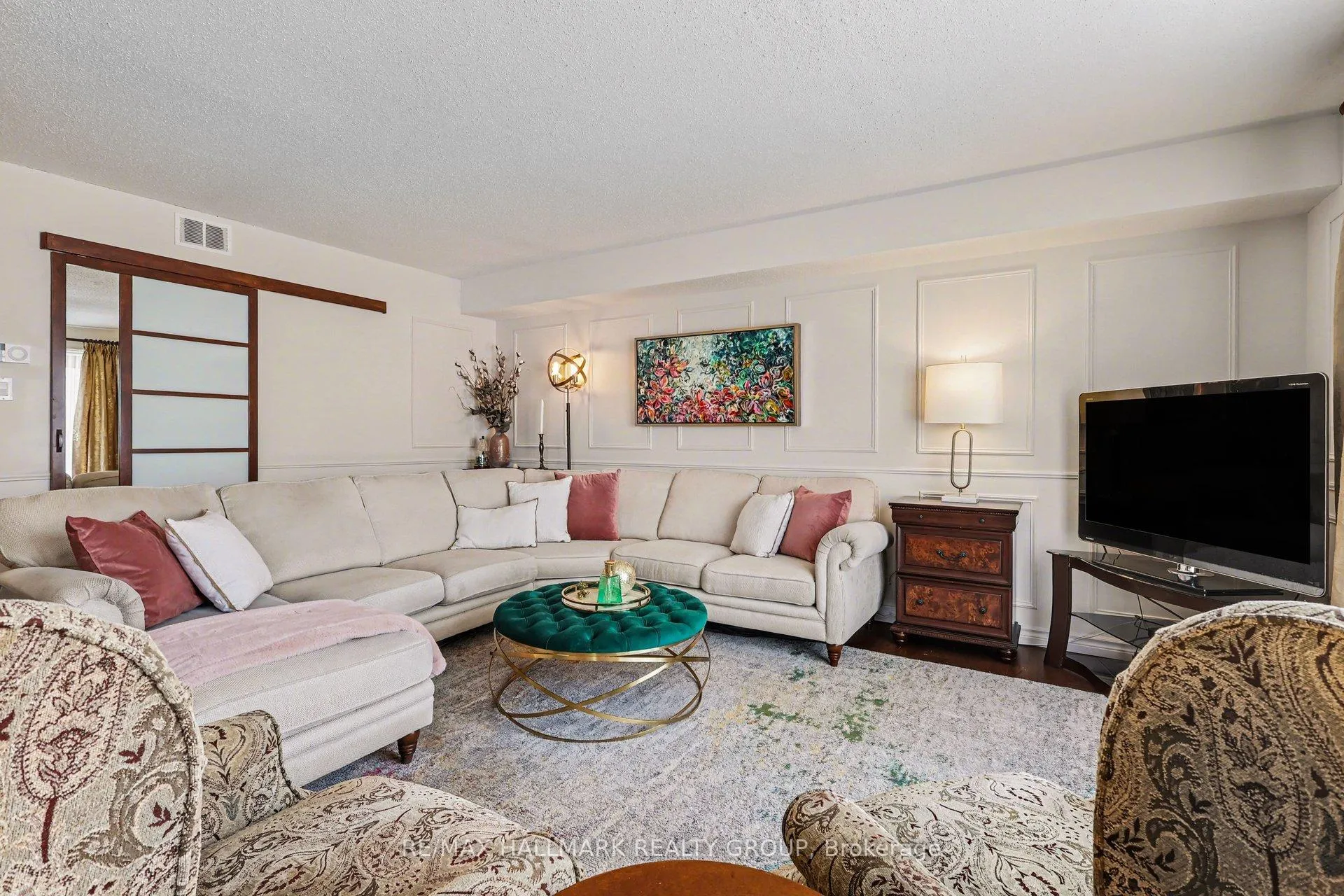 Photo 7 of Unit 301B, 995 North River Road, Ottawa, Overbrook — HOMEH