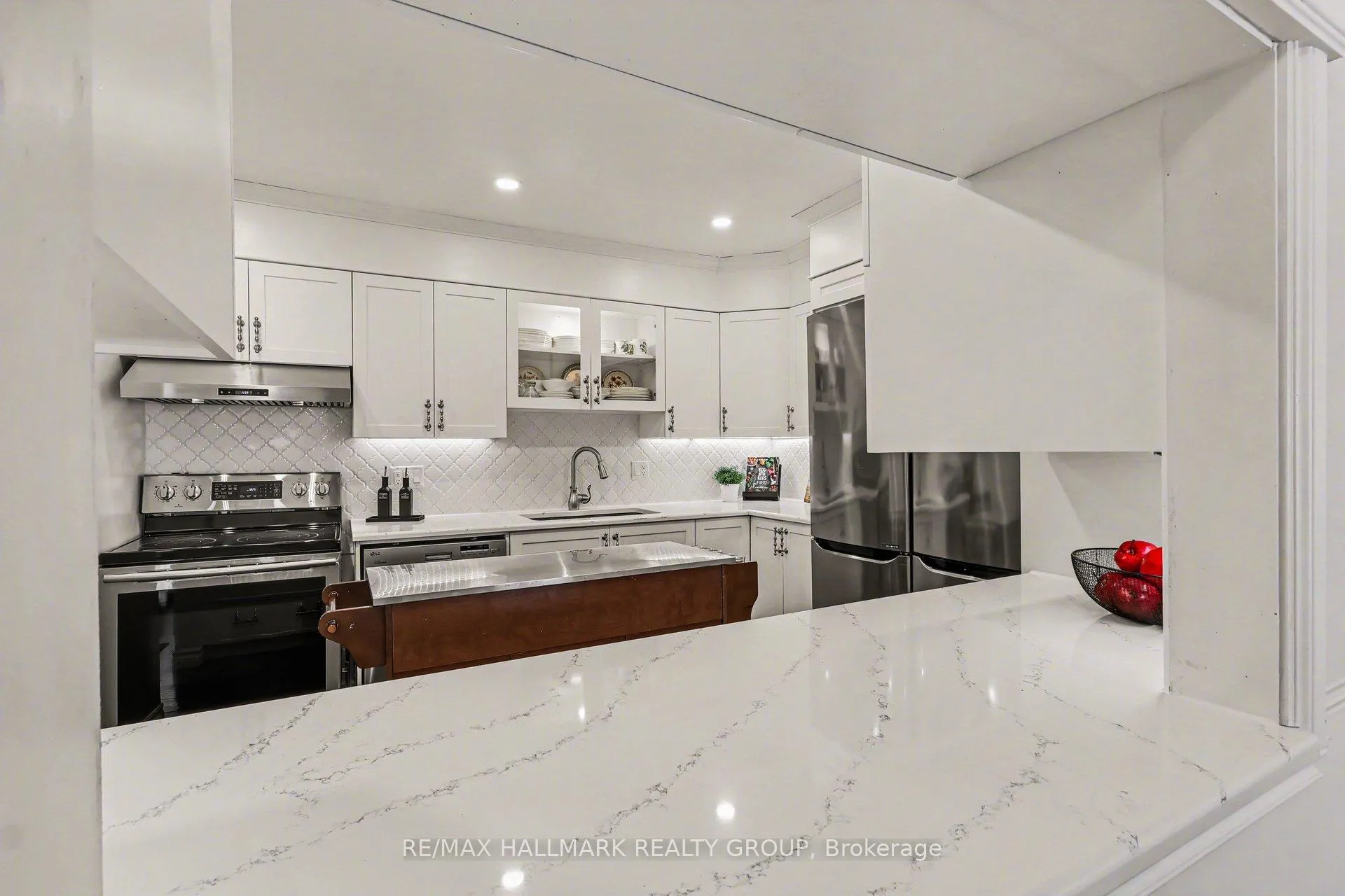 Photo 13 of Unit 301B, 995 North River Road, Ottawa, Overbrook — HOMEH