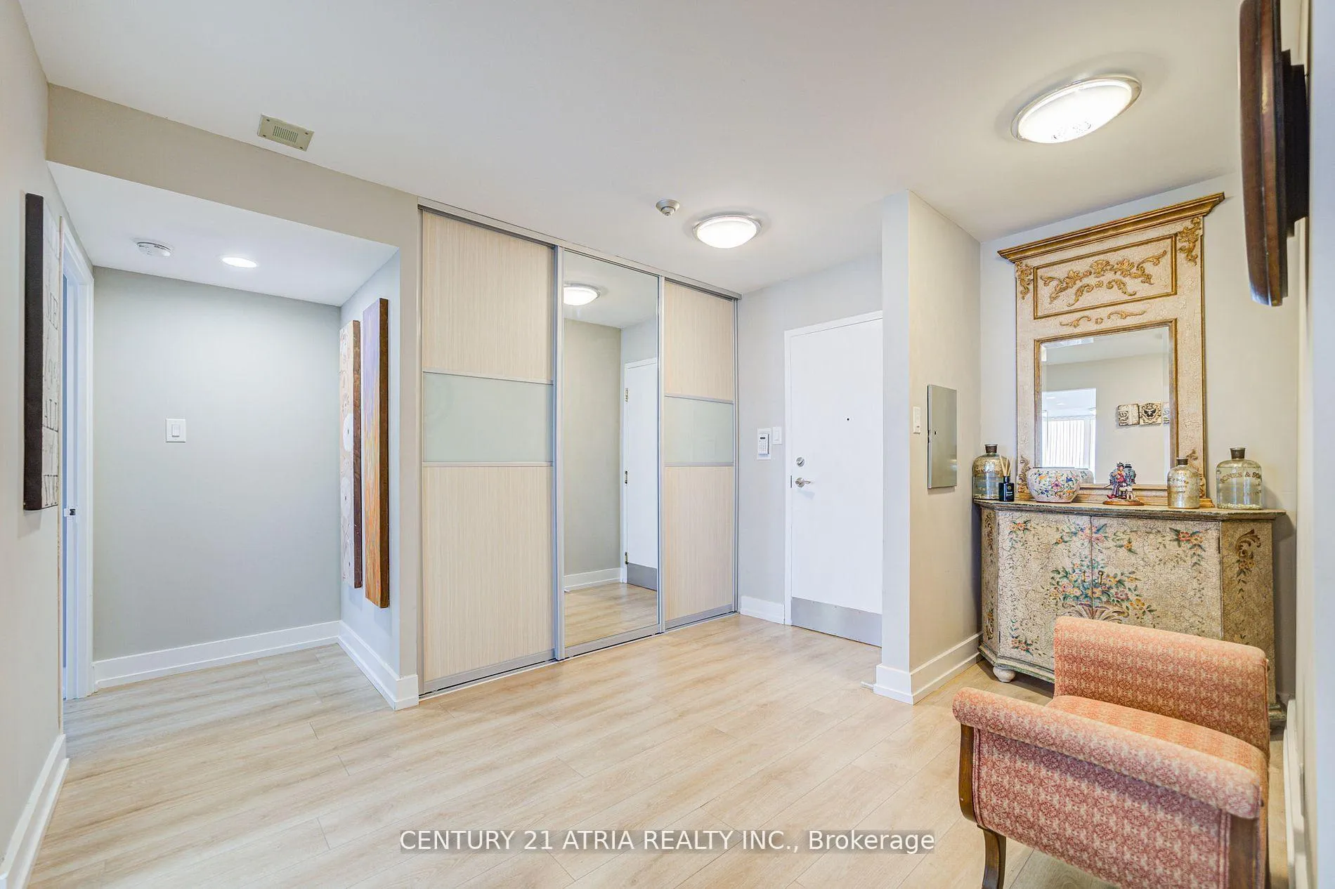 Photo 12 of Unit 909, 120 Promenade Circle, Vaughan, Brownridge — HOMEH