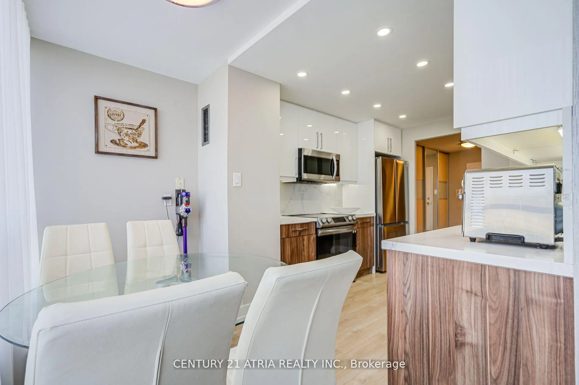 Photo 28 of Unit 909, 120 Promenade Circle, Vaughan, Brownridge — HOMEH