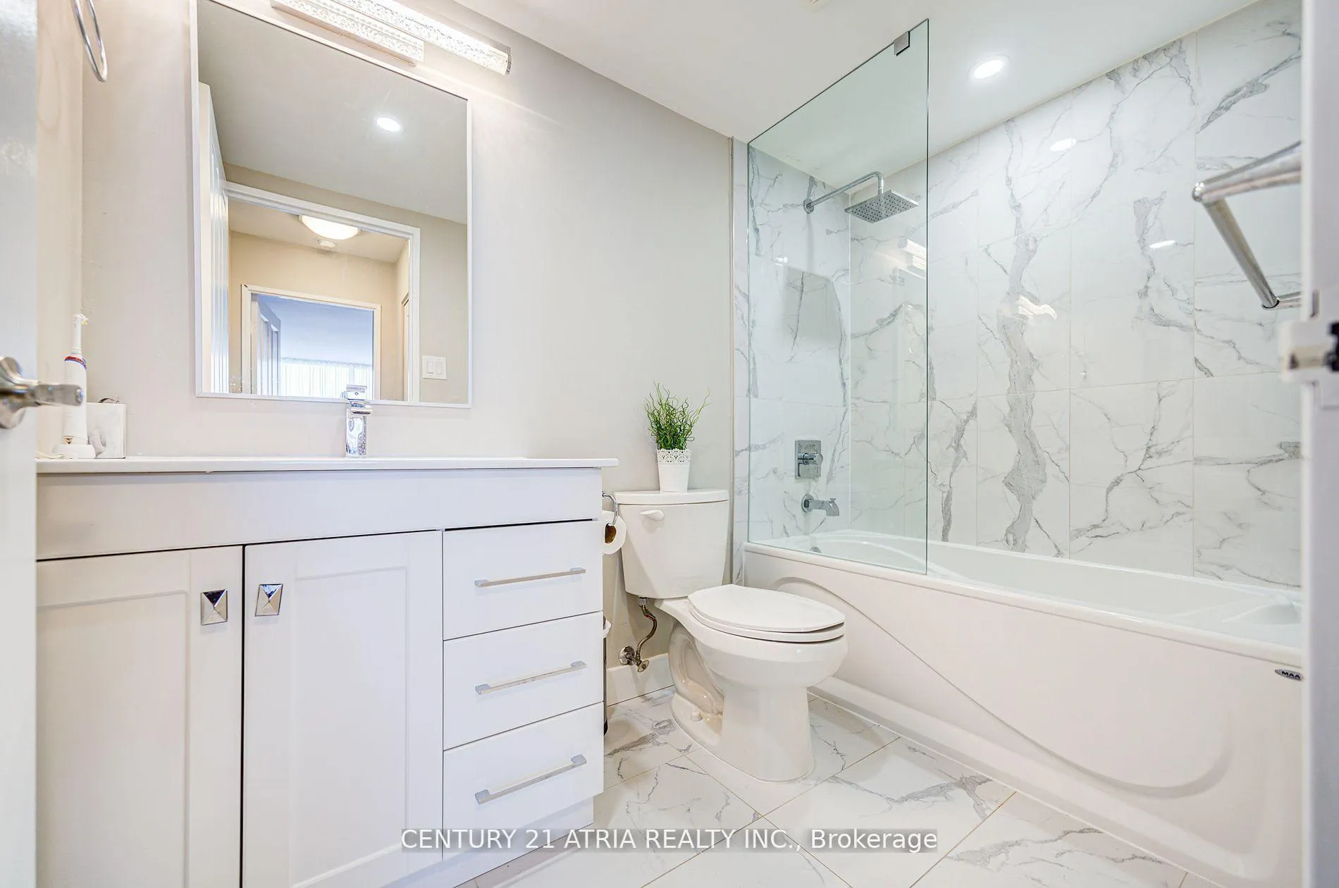 Photo 37 of Unit 909, 120 Promenade Circle, Vaughan, Brownridge — HOMEH