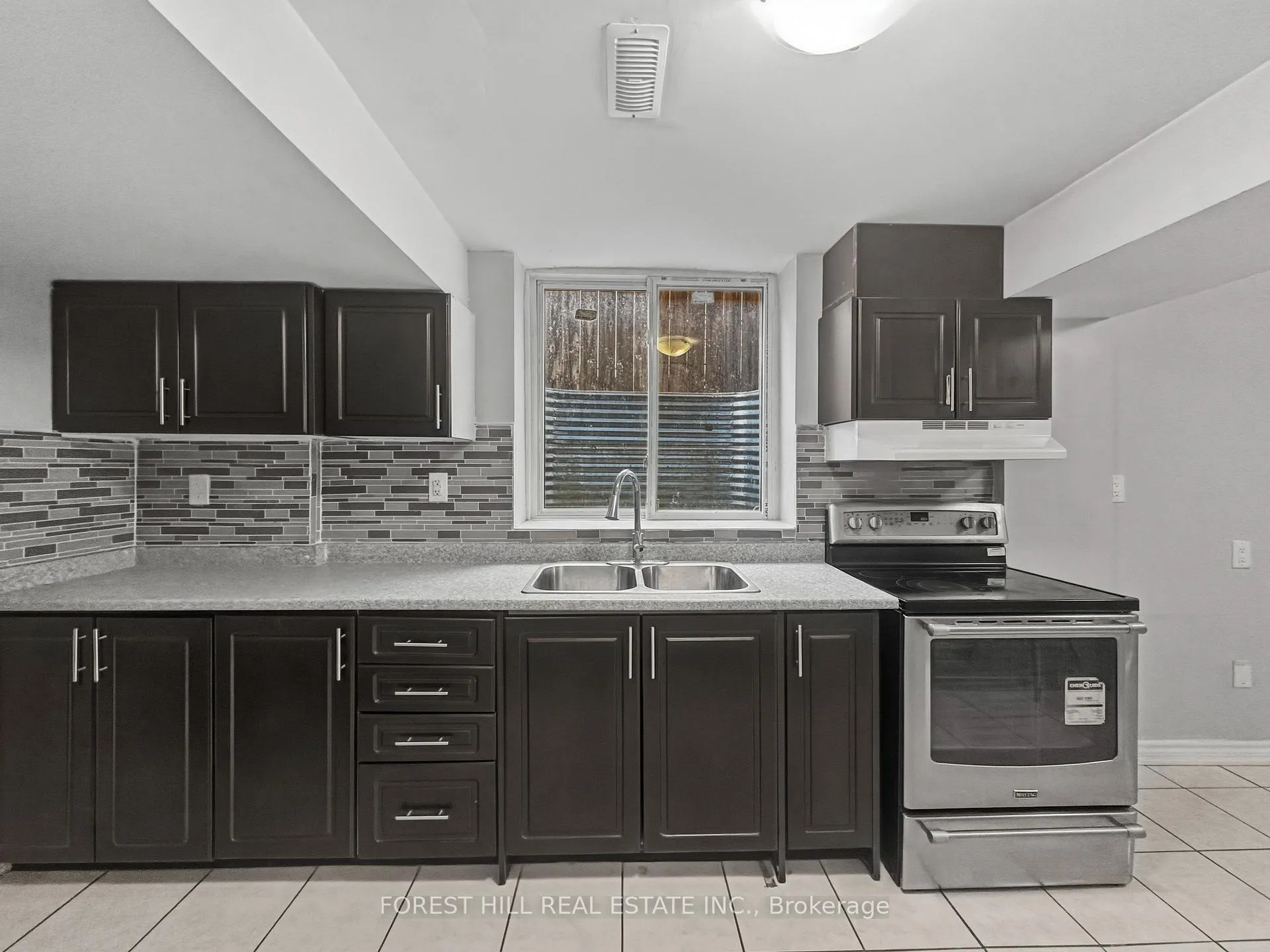 Photo 4 of Unit Bsmt, 51 Hadfield Circle, Brampton, Sandringham-Wellington — HOMEH