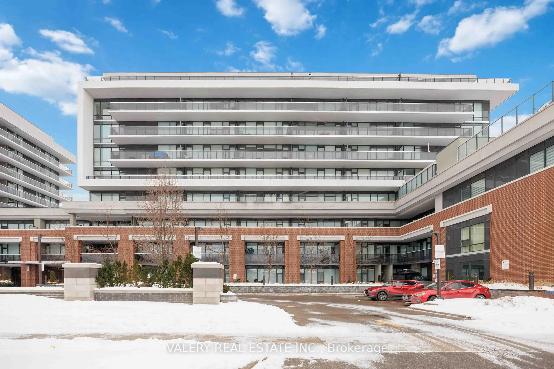 Photo 1 of Unit 325, 4800 Highway 7, Vaughan, East Woodbridge — HOMEH