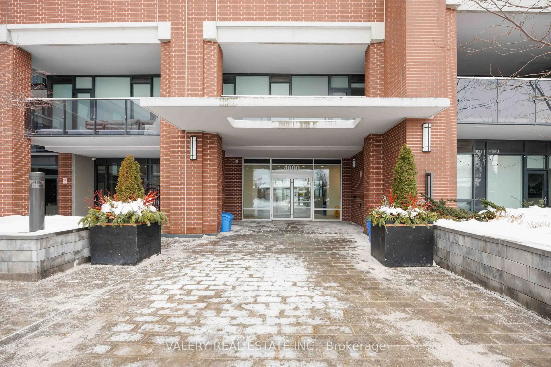 Photo 2 of Unit 325, 4800 Highway 7, Vaughan, East Woodbridge — HOMEH