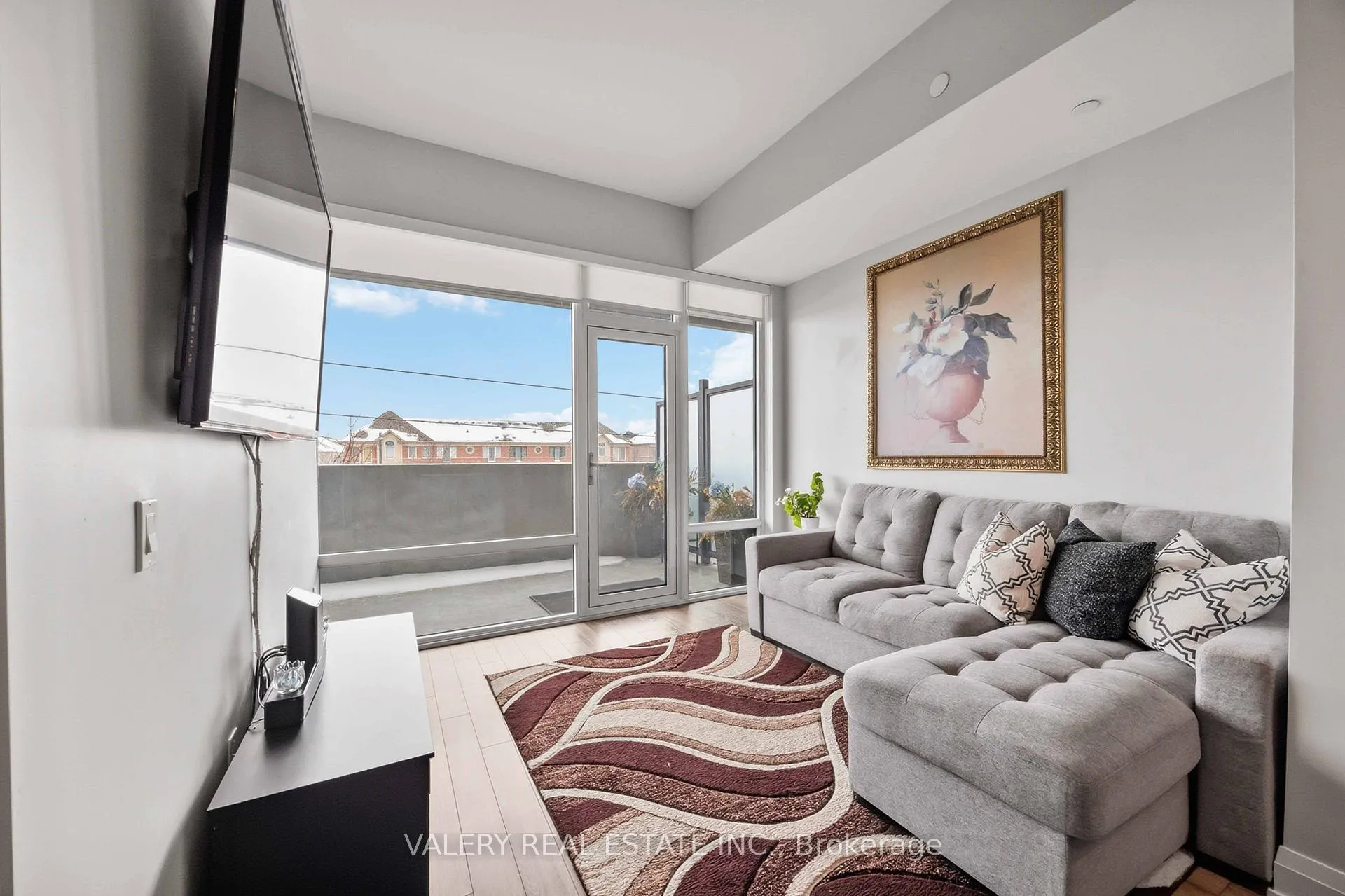 Photo 6 of Unit 325, 4800 Highway 7, Vaughan, East Woodbridge — HOMEH