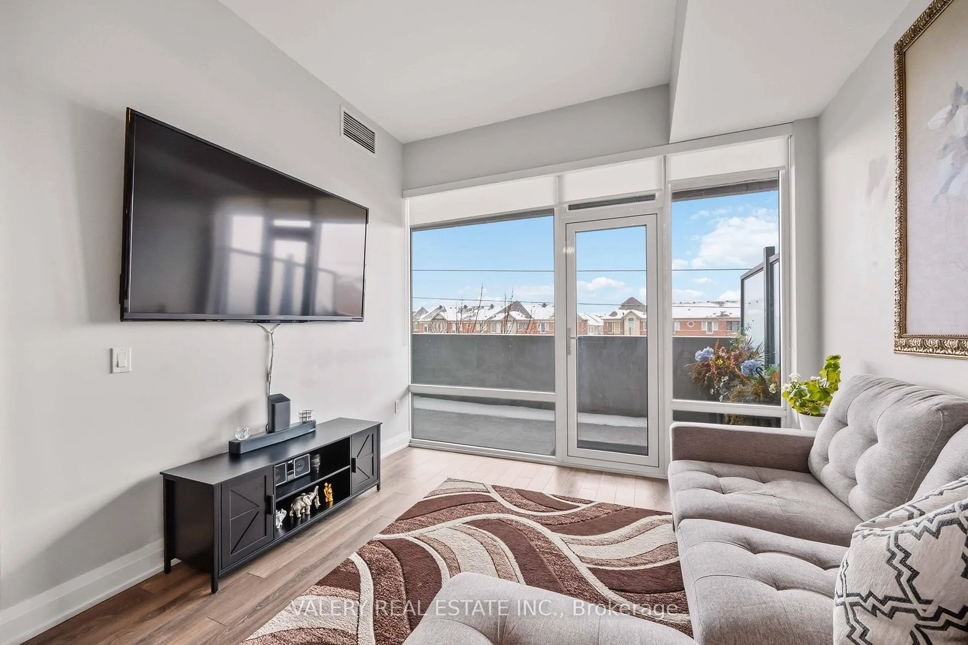 Photo 7 of Unit 325, 4800 Highway 7, Vaughan, East Woodbridge — HOMEH