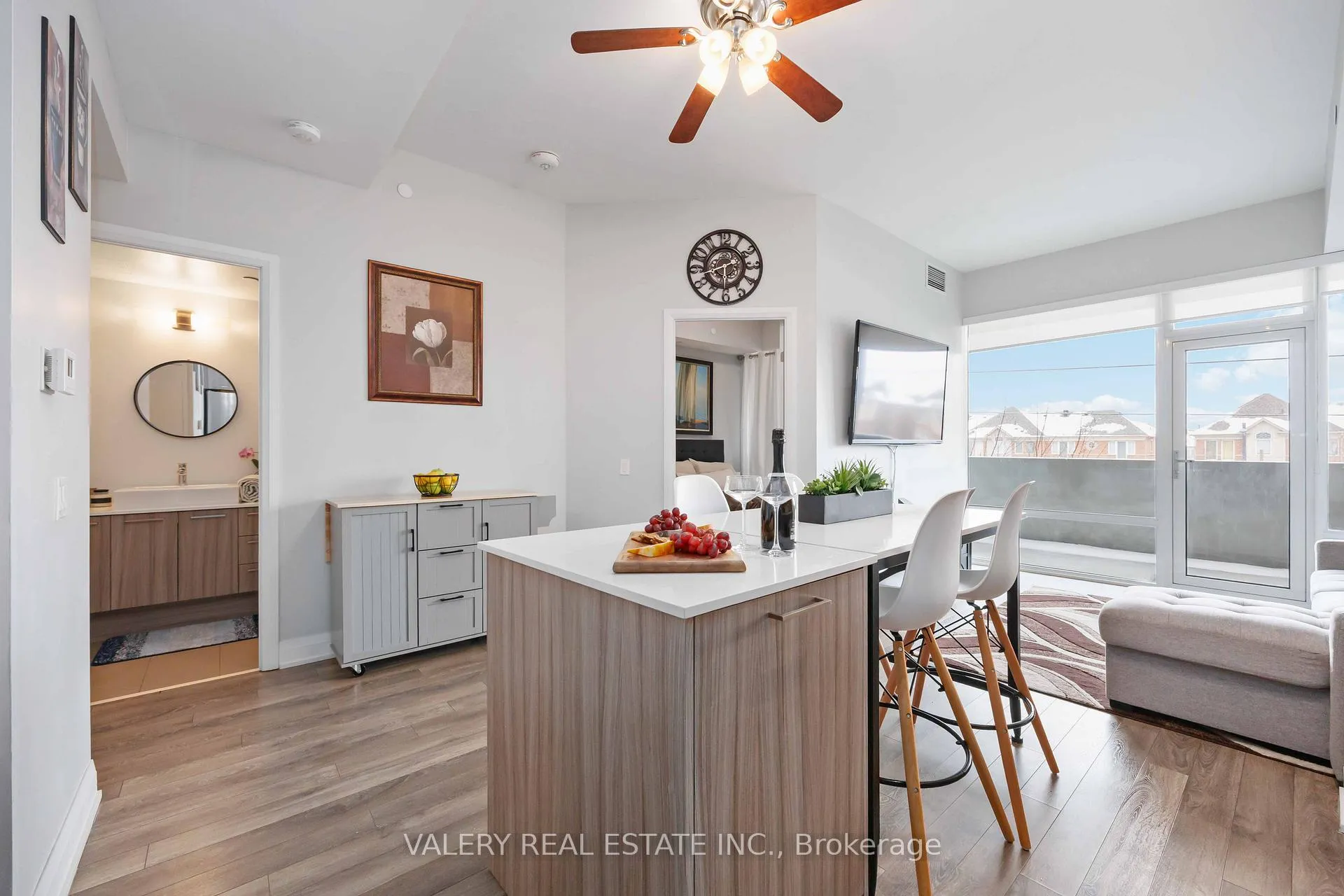 Photo 13 of Unit 325, 4800 Highway 7, Vaughan, East Woodbridge — HOMEH