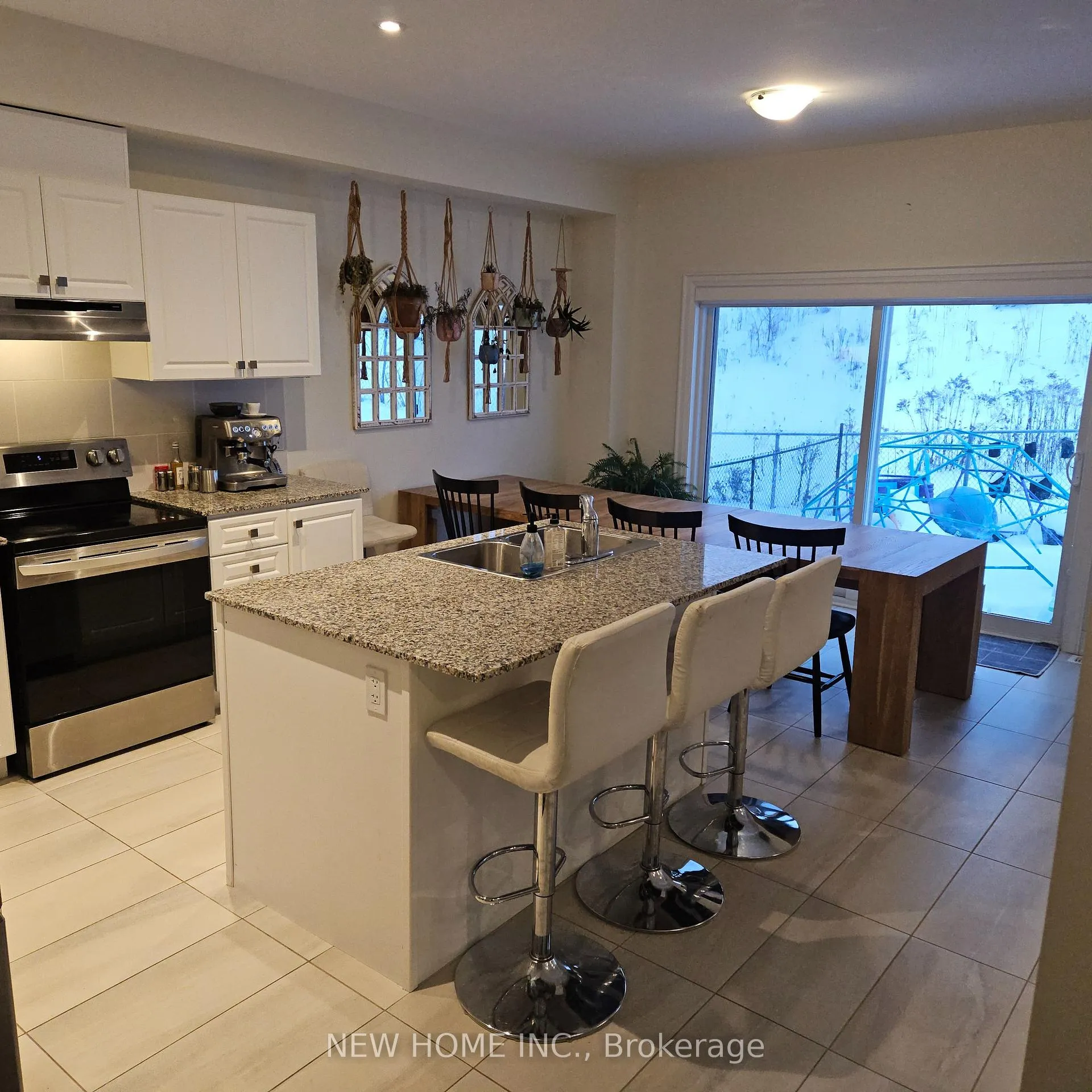Photo 3 of 200 Muirfield Drive, Barrie, Ardagh — HOMEH