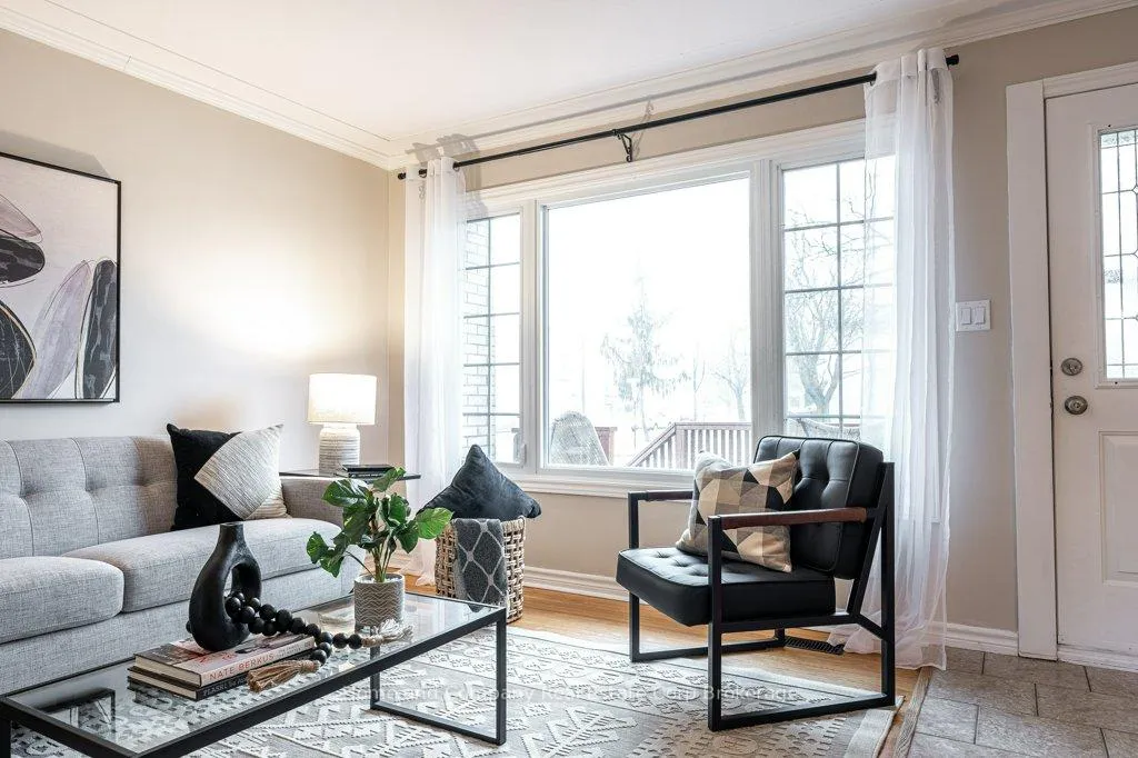 Photo 3 of 316 Elgin Crescent, Stratford — HOMEH