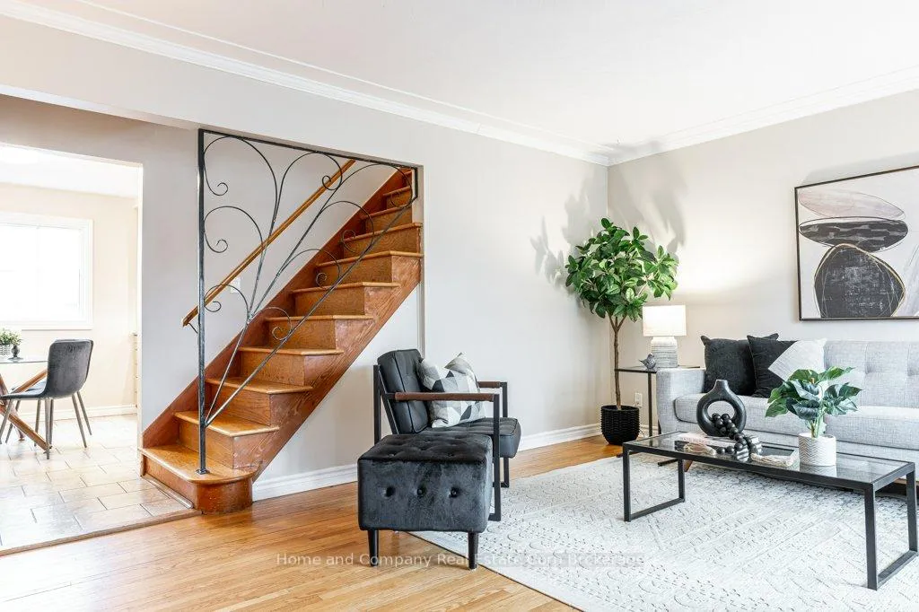 Photo 5 of 316 Elgin Crescent, Stratford — HOMEH