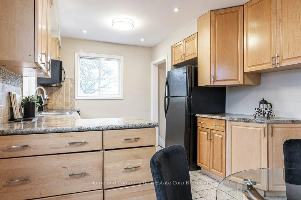 Photo 8 of 316 Elgin Crescent, Stratford — HOMEH