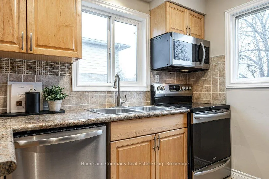 Photo 9 of 316 Elgin Crescent, Stratford — HOMEH