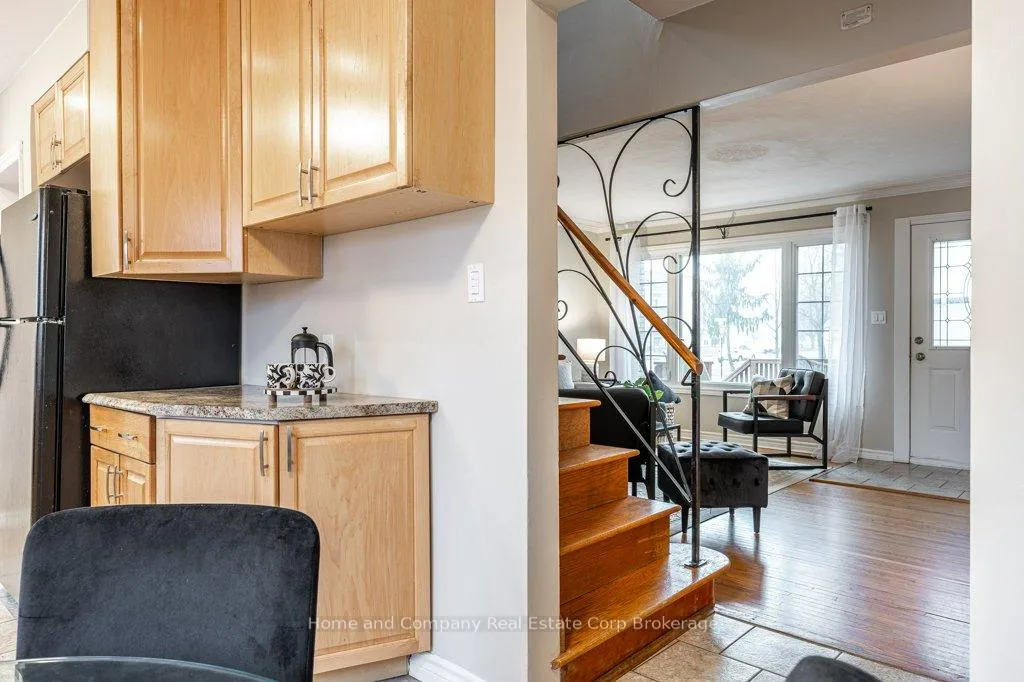 Photo 11 of 316 Elgin Crescent, Stratford — HOMEH