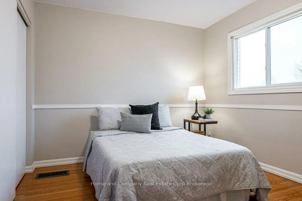 Photo 13 of 316 Elgin Crescent, Stratford — HOMEH