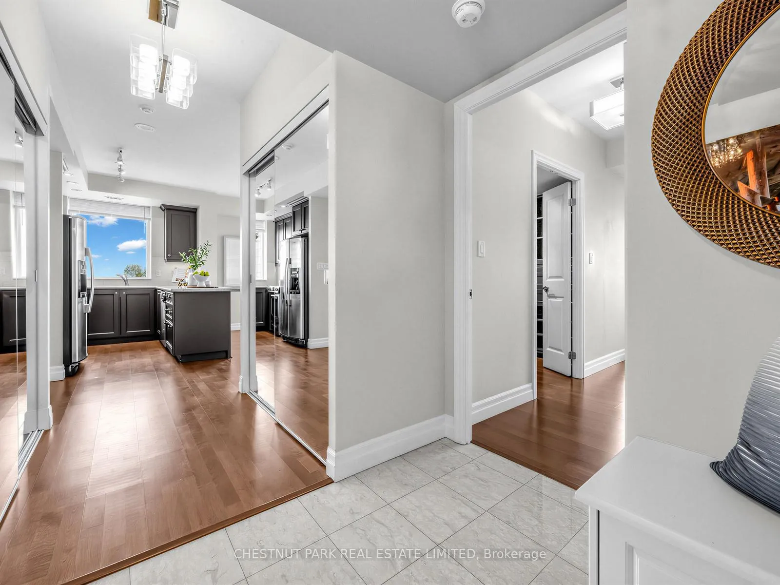 Photo 3 of Unit PH1703, 900 Mount Pleasant Road, Toronto, Mount Pleasant West — HOMEH