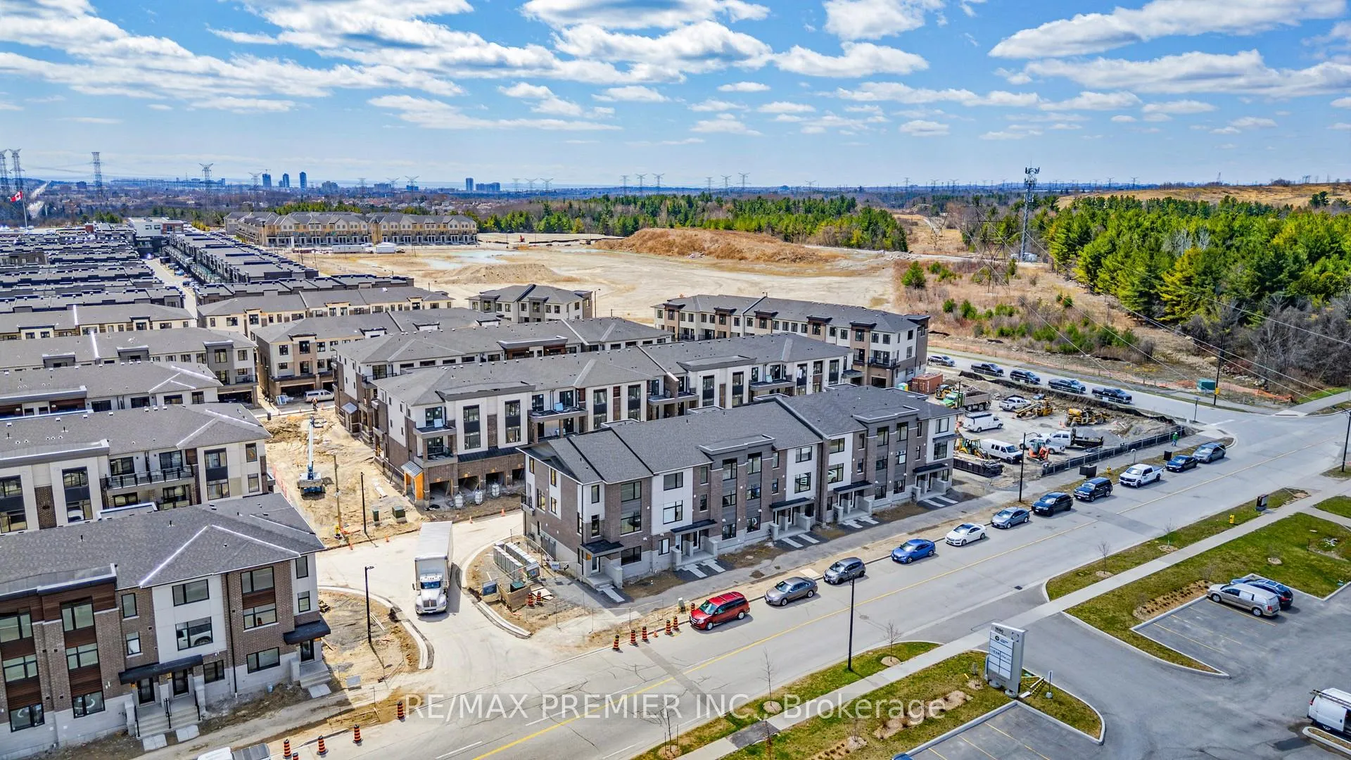 Front of Unit 325, 1695 Dersan Street