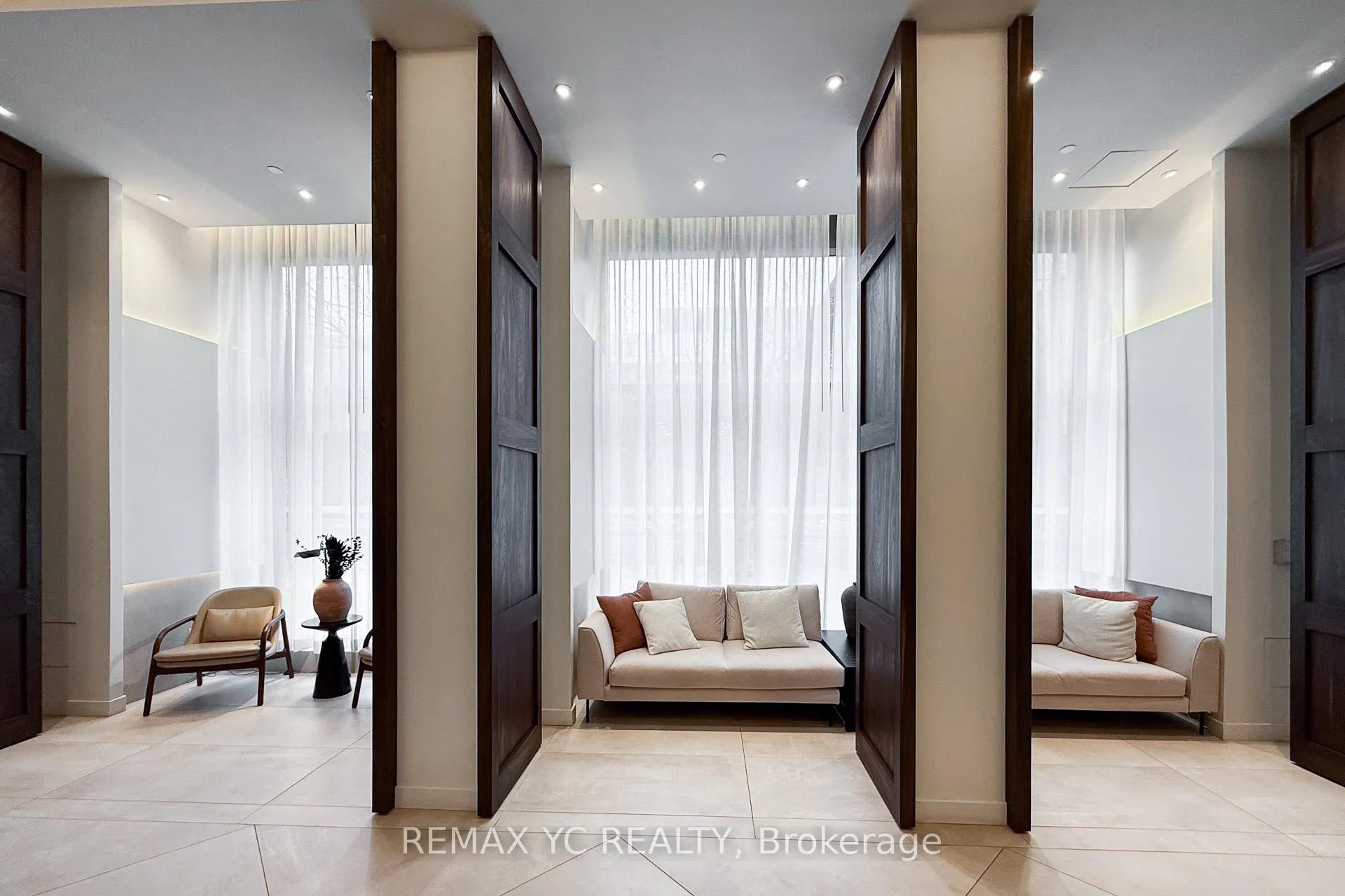 Photo 3 of Unit 804, 425 Front Street E, Toronto, Waterfront Communities — HOMEH