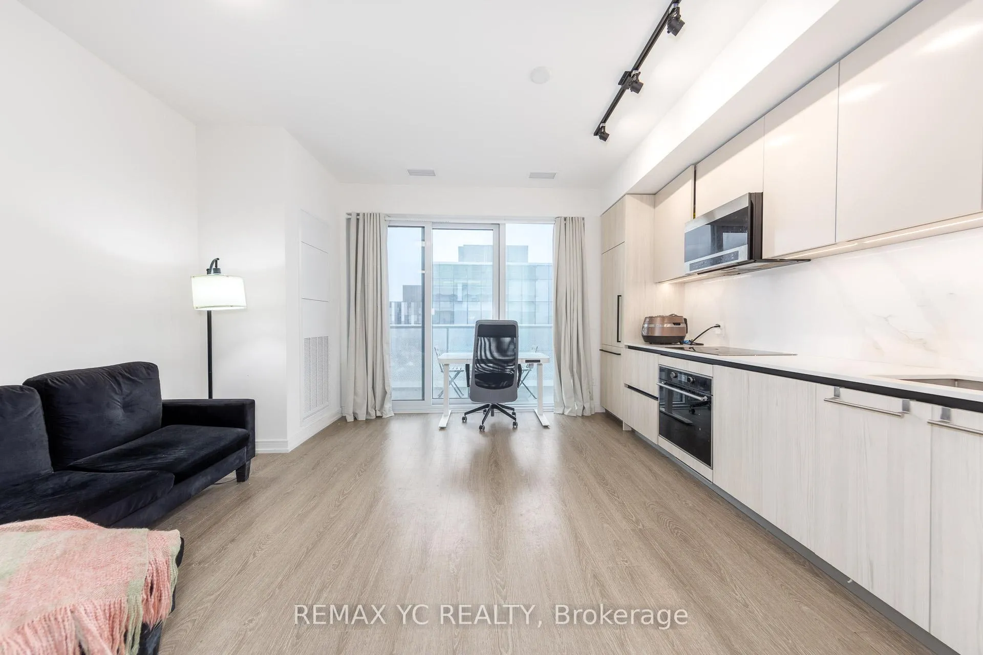 Photo 8 of Unit 804, 425 Front Street E, Toronto, Waterfront Communities — HOMEH