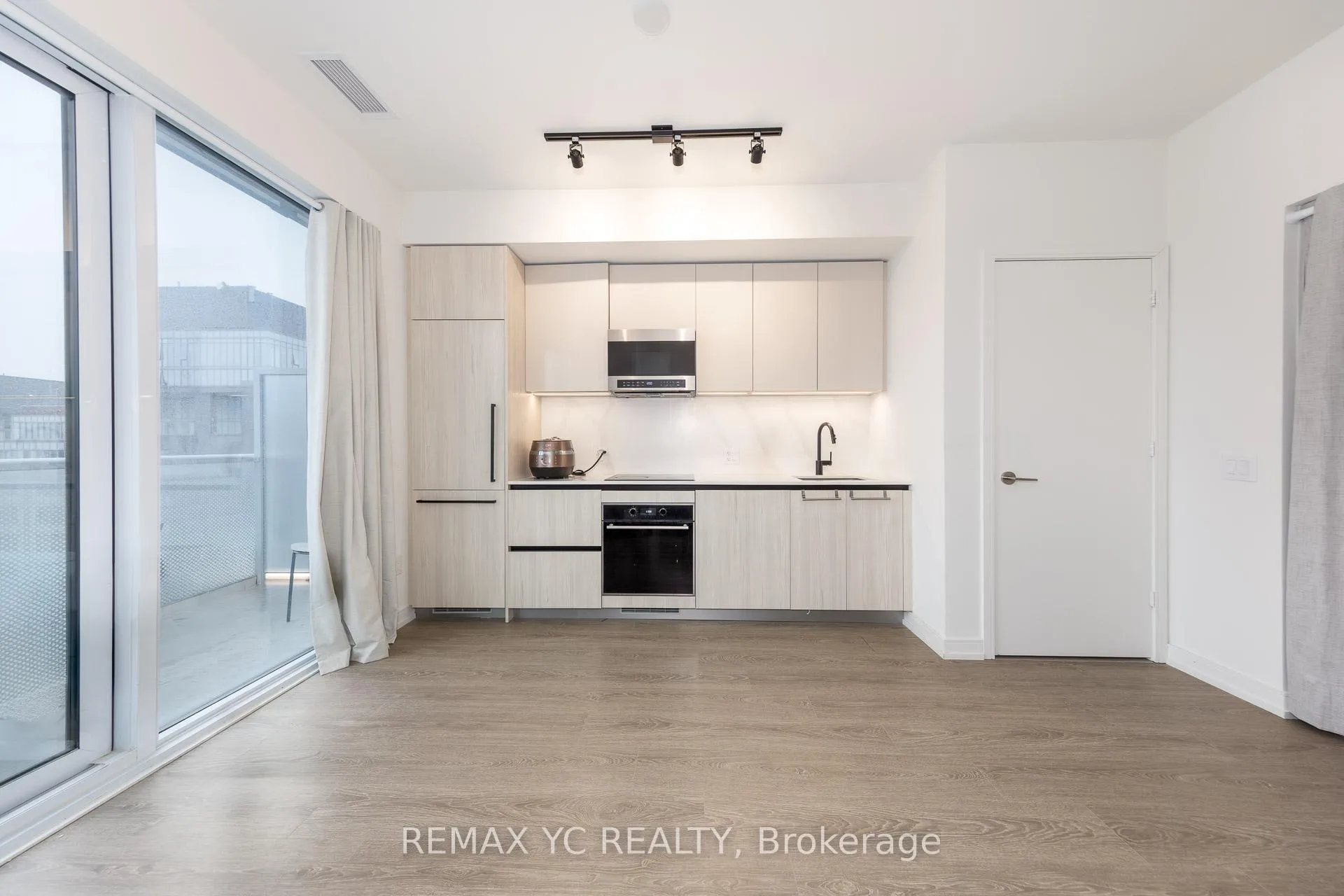 Photo 9 of Unit 804, 425 Front Street E, Toronto, Waterfront Communities — HOMEH