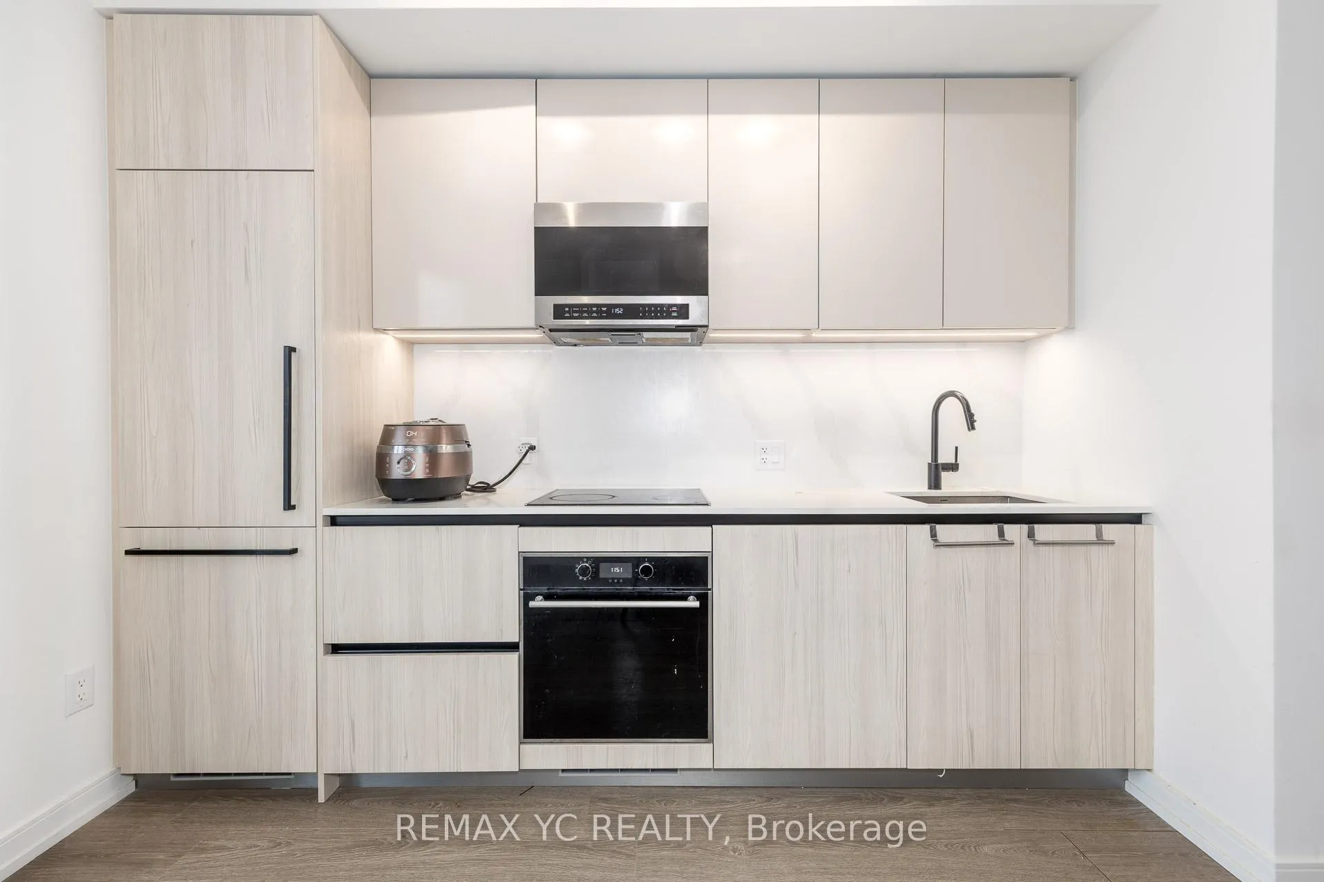 Photo 10 of Unit 804, 425 Front Street E, Toronto, Waterfront Communities — HOMEH