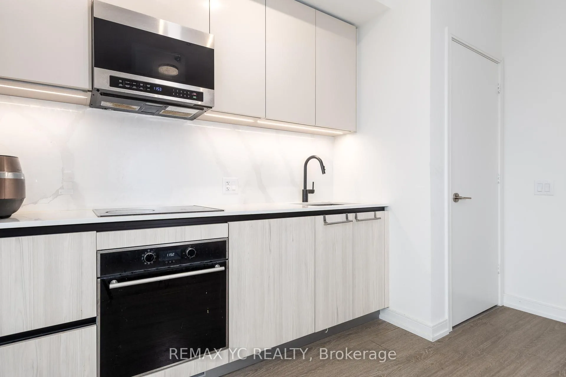 Photo 11 of Unit 804, 425 Front Street E, Toronto, Waterfront Communities — HOMEH