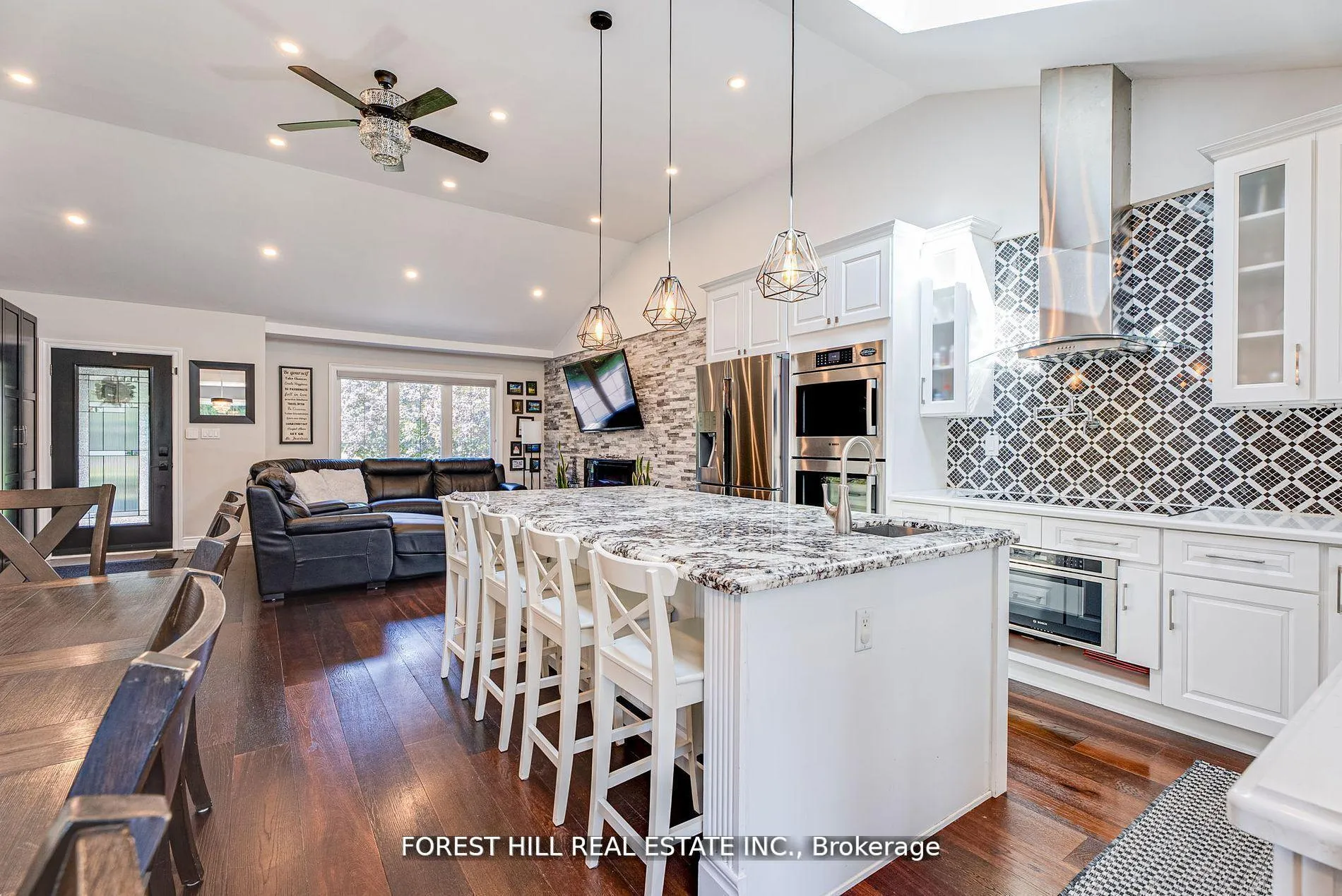 Photo 5 of 5837 Yonge Street, Innisfil, Churchill — HOMEH