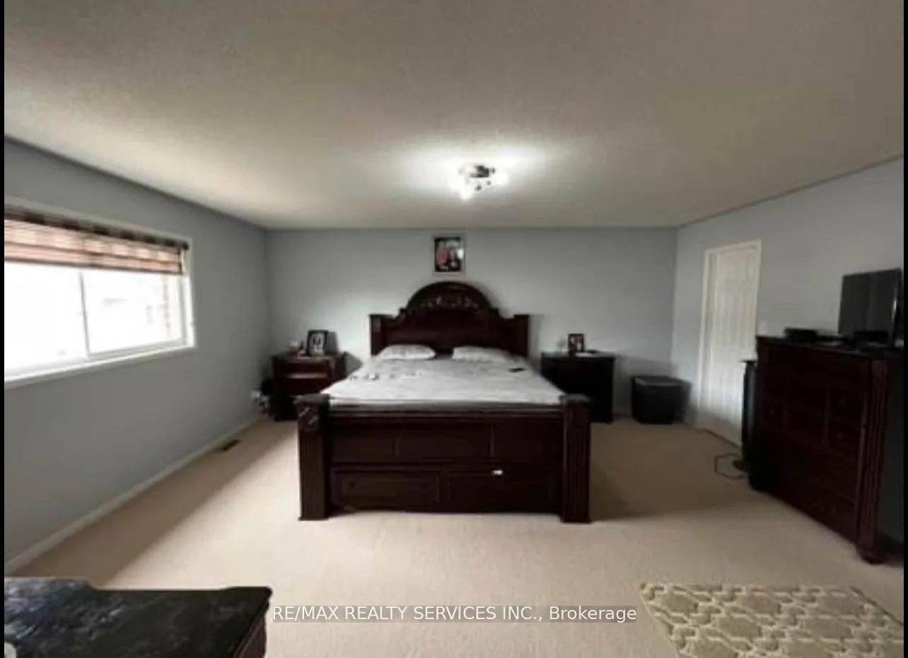 Photo 2 of 11 Tufton Crescent, Brampton, Fletcher's Meadow — HOMEH