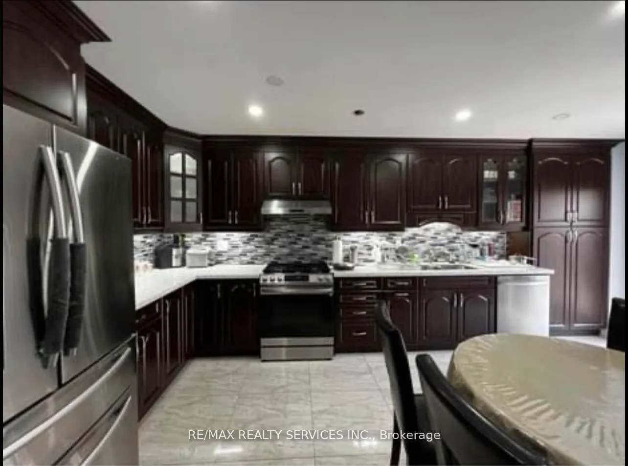 Photo 6 of 11 Tufton Crescent, Brampton, Fletcher's Meadow — HOMEH