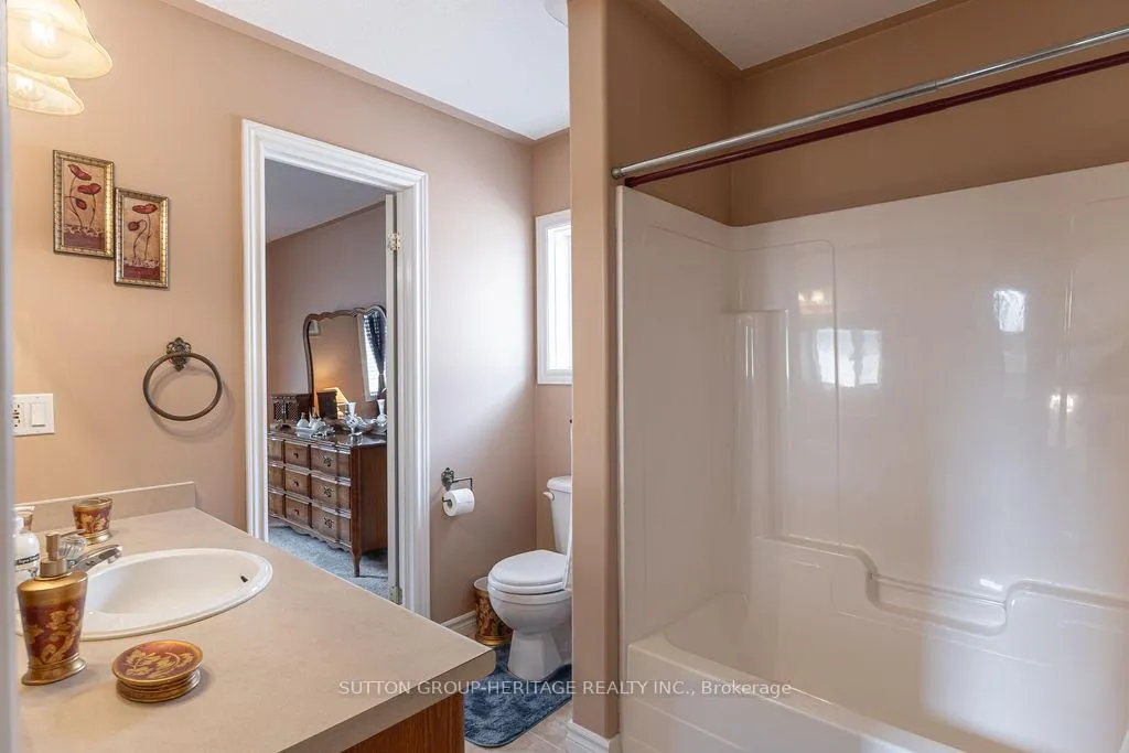 Photo 18 of 56 Fenning Drive, Clarington, Courtice — HOMEH