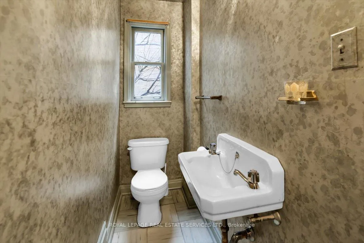Photo 10 of 66 Mason Boulevard, Toronto, Bedford Park-Nortown — HOMEH