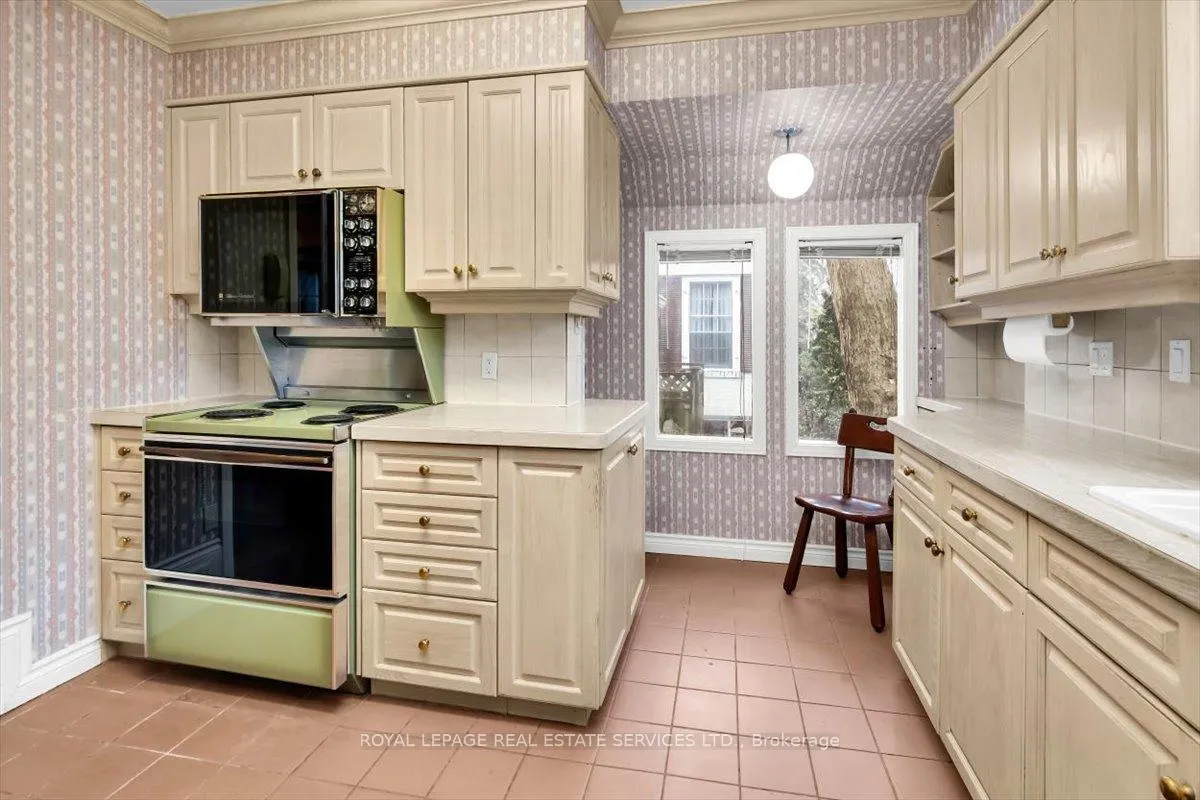 Photo 11 of 66 Mason Boulevard, Toronto, Bedford Park-Nortown — HOMEH