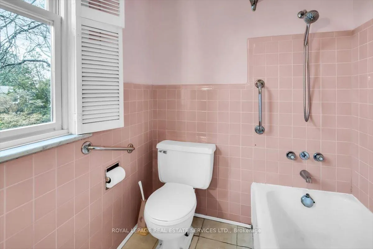 Photo 21 of 66 Mason Boulevard, Toronto, Bedford Park-Nortown — HOMEH